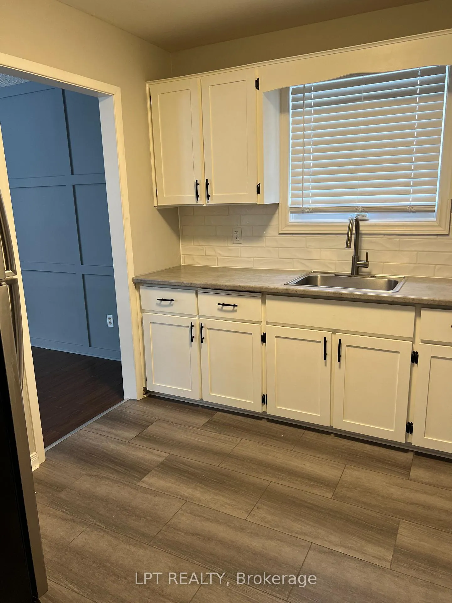 Photo 10 of 20 Glenbrook Drive, Guelph, Victoria North — HOMEH