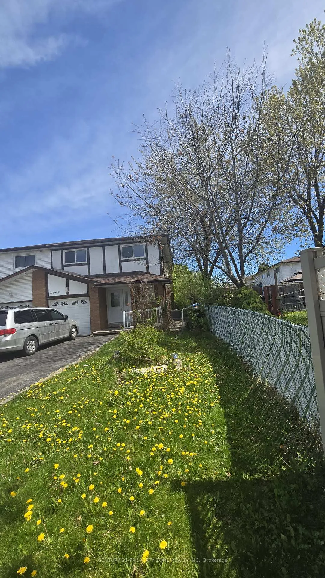 Front of 122 Kingswood Drive