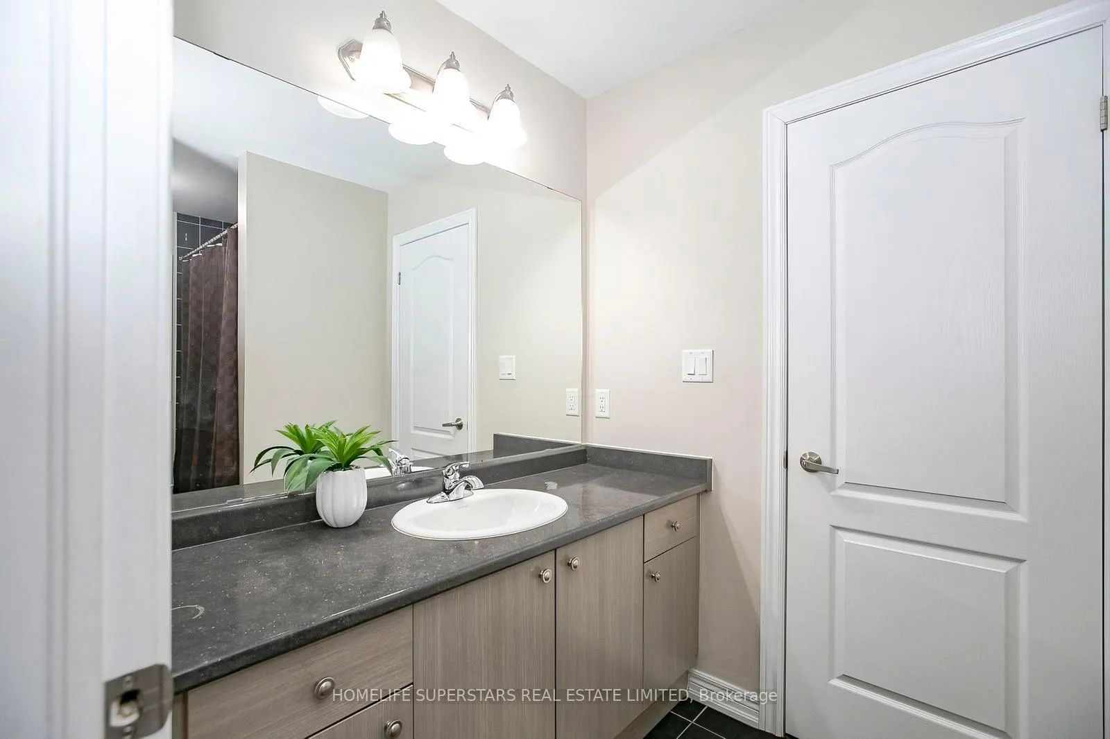 Photo 30 of 18 Ripple Street, Brampton, Sandringham-Wellington — HOMEH