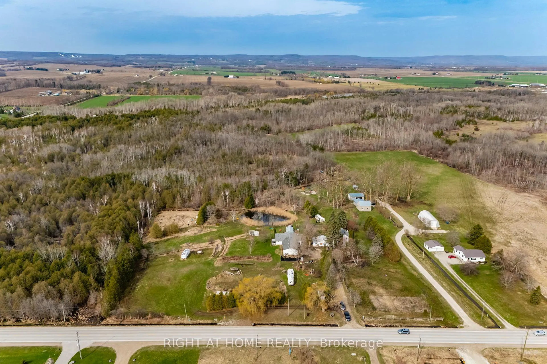Photo 2 of 1278 County Road 42, Clearview, Stayner — HOMEH