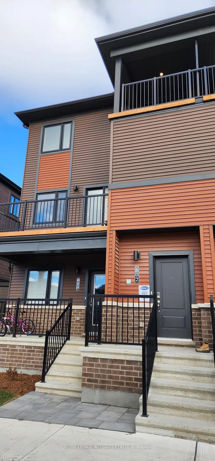 Photo 2 of 602 Parnian Private, Ottawa, Barrhaven - Half Moon Bay — HOMEH
