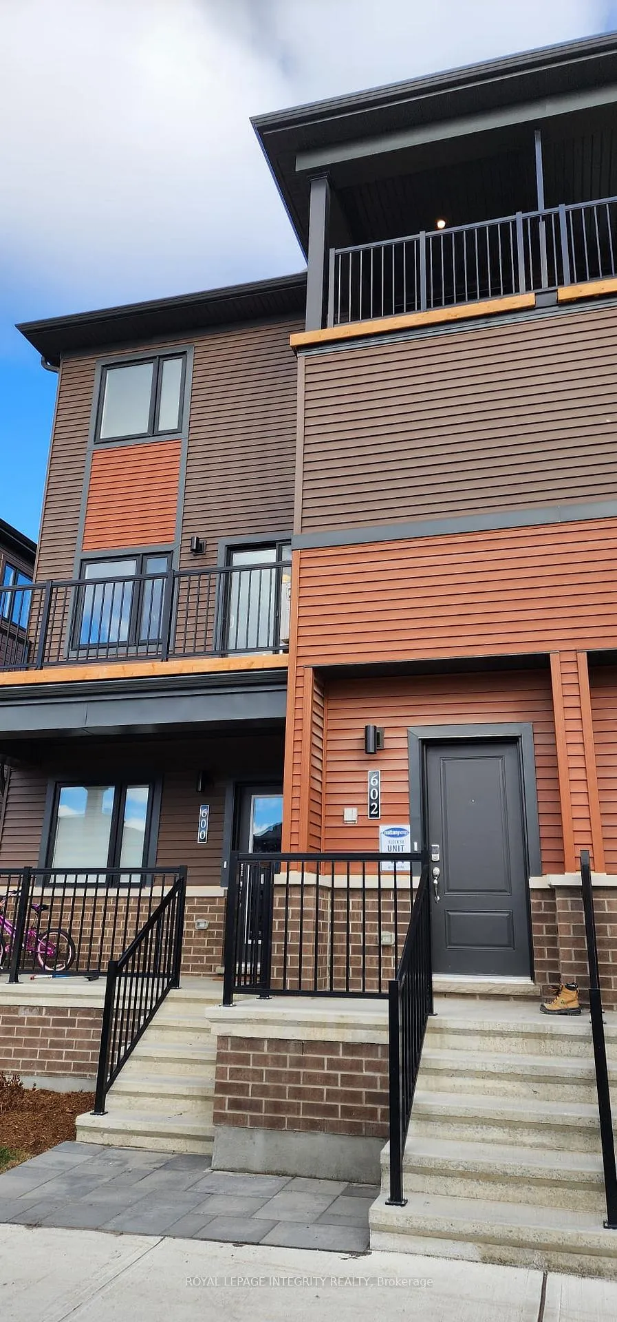 Photo 3 of 602 Parnian Private, Ottawa, Barrhaven - Half Moon Bay — HOMEH