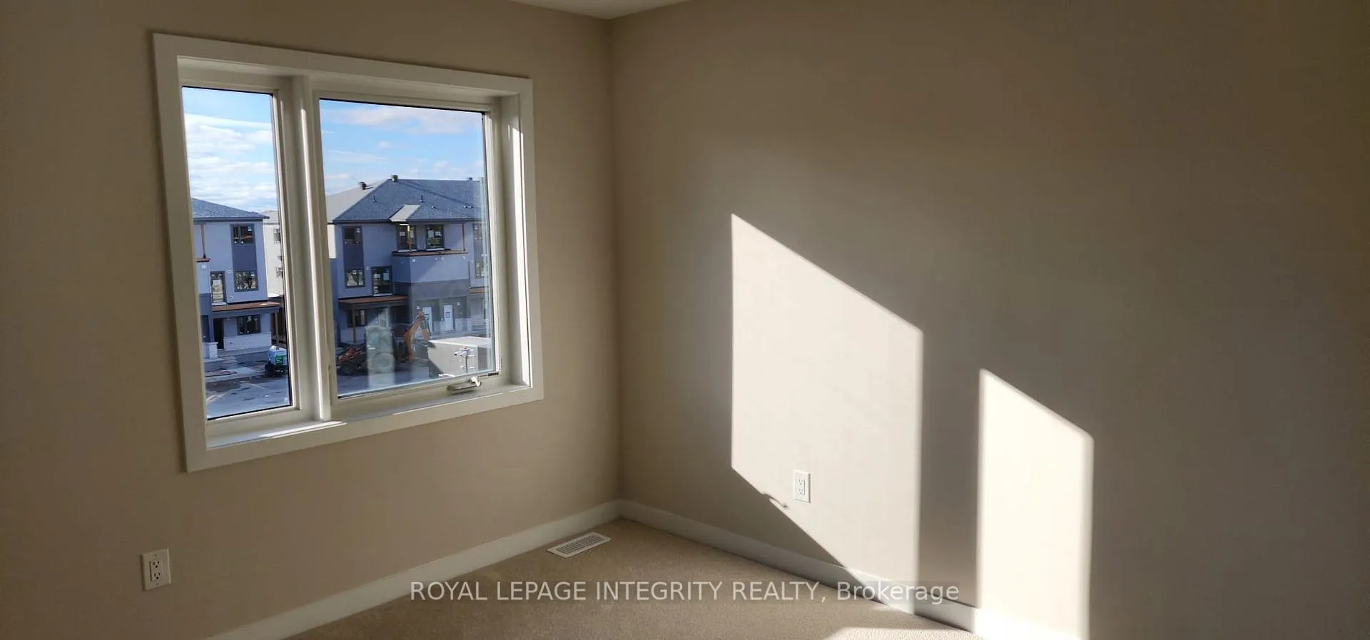 Photo 14 of 602 Parnian Private, Ottawa, Barrhaven - Half Moon Bay — HOMEH