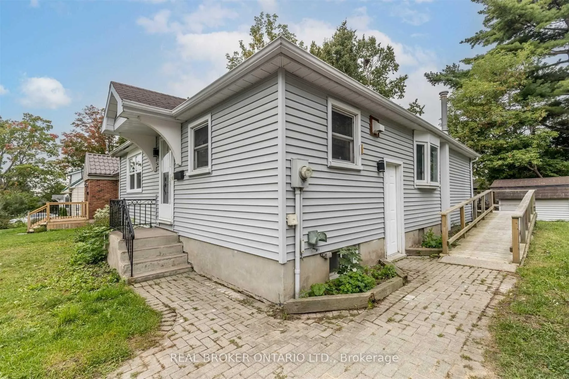 Photo 2 of 156 Clapperton Street, Barrie, Wellington — HOMEH