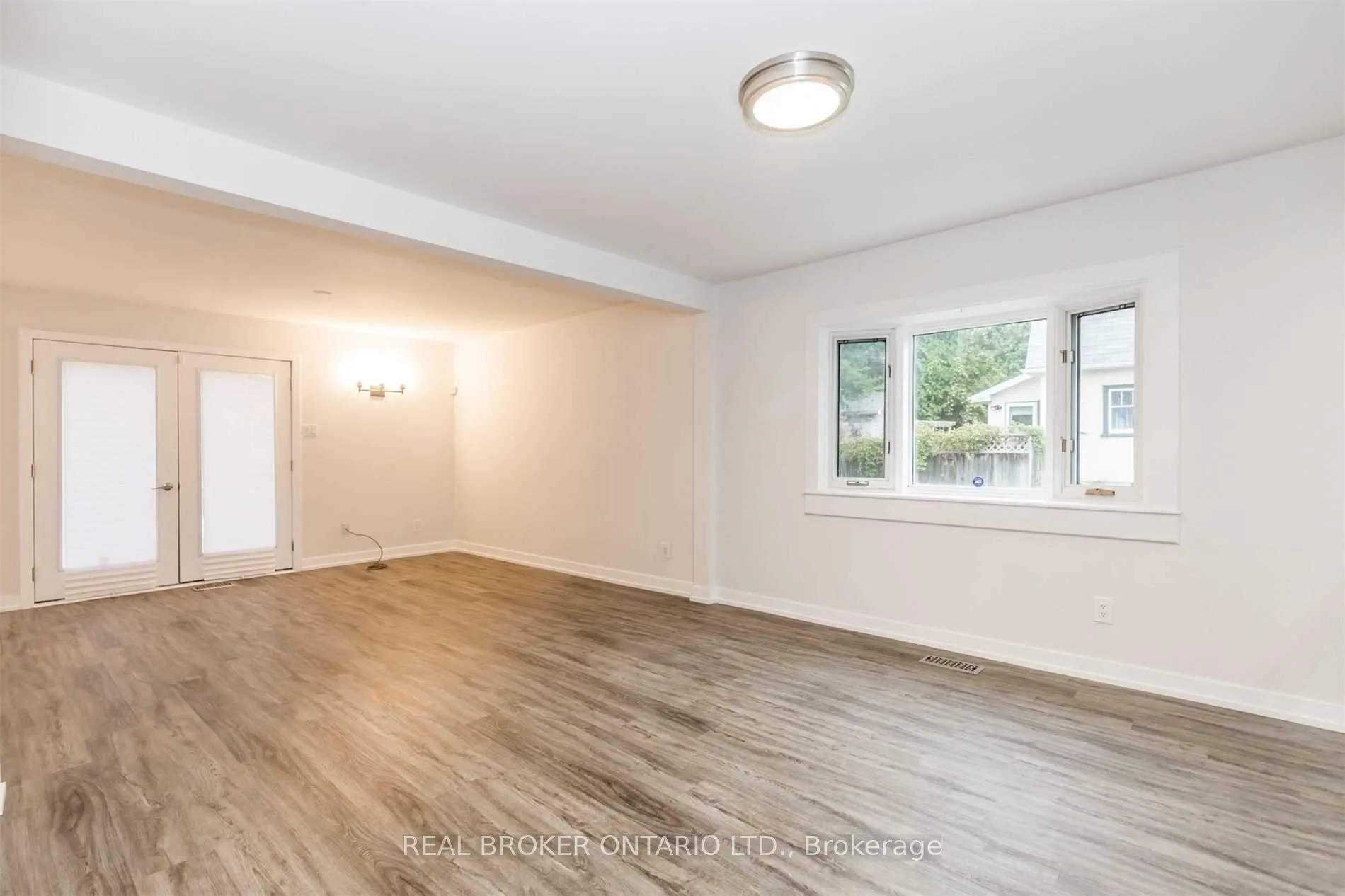 Photo 8 of 156 Clapperton Street, Barrie, Wellington — HOMEH