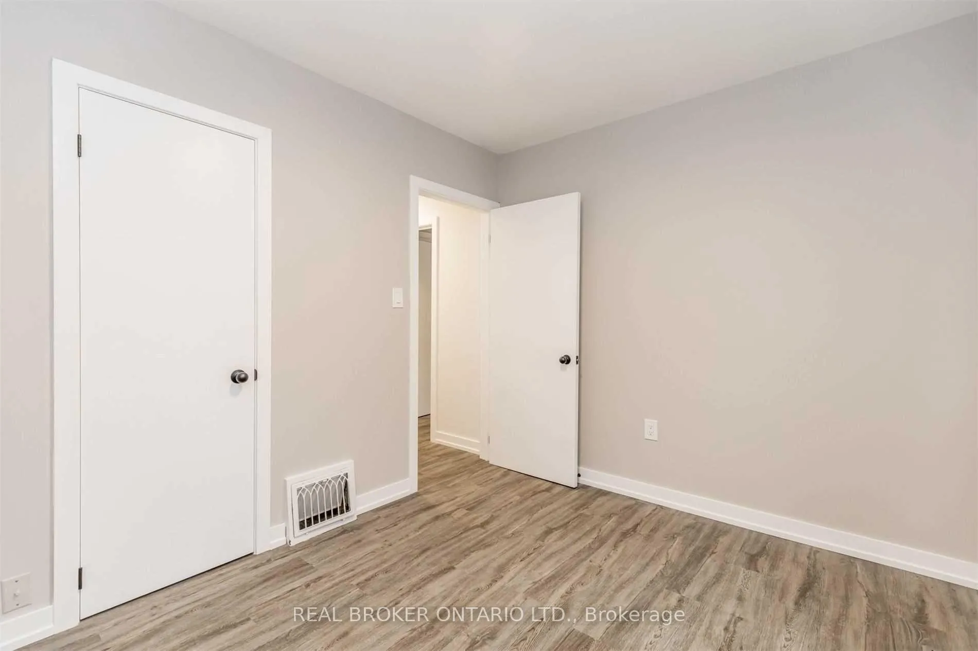 Photo 13 of 156 Clapperton Street, Barrie, Wellington — HOMEH