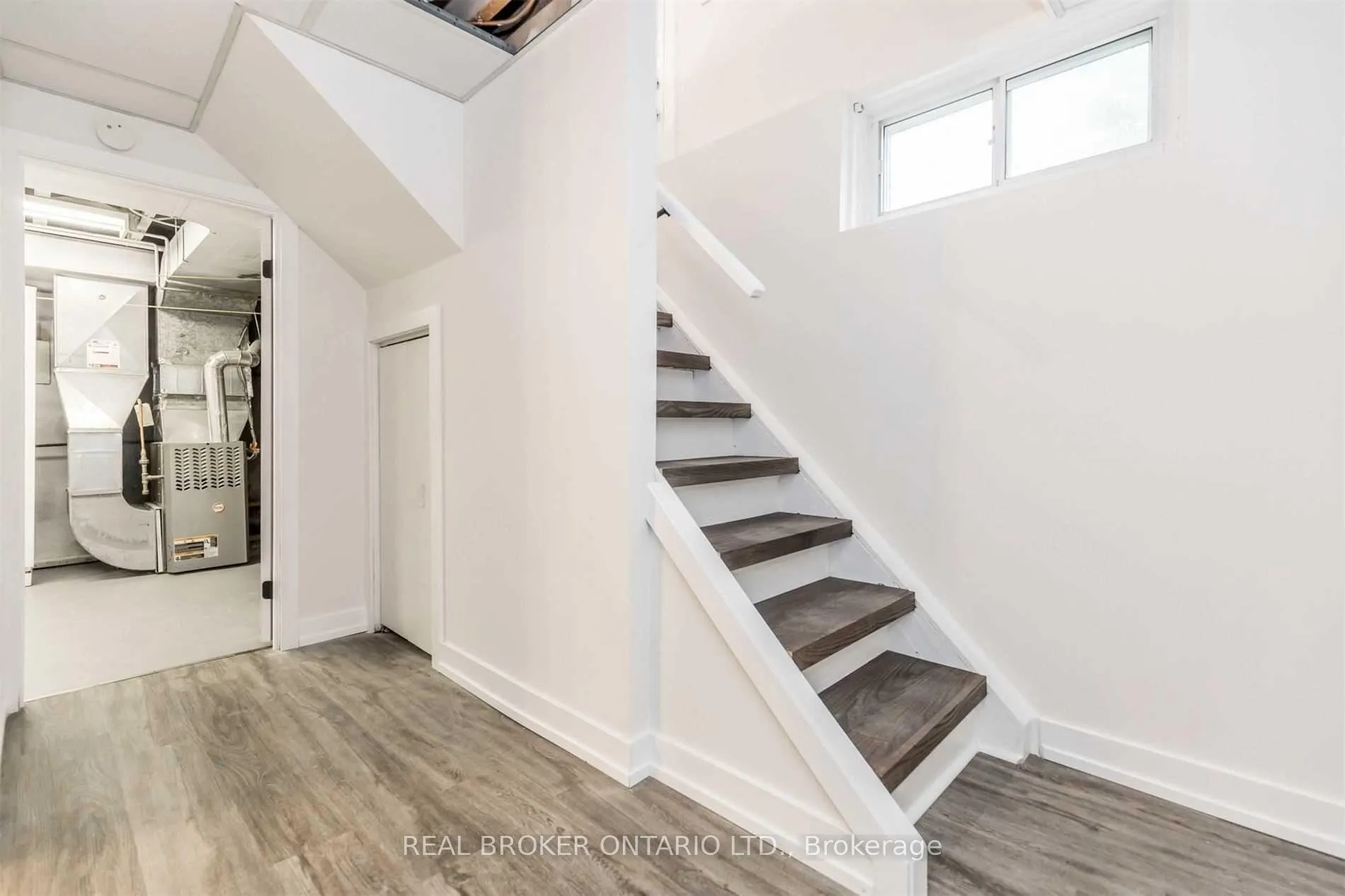Photo 15 of 156 Clapperton Street, Barrie, Wellington — HOMEH
