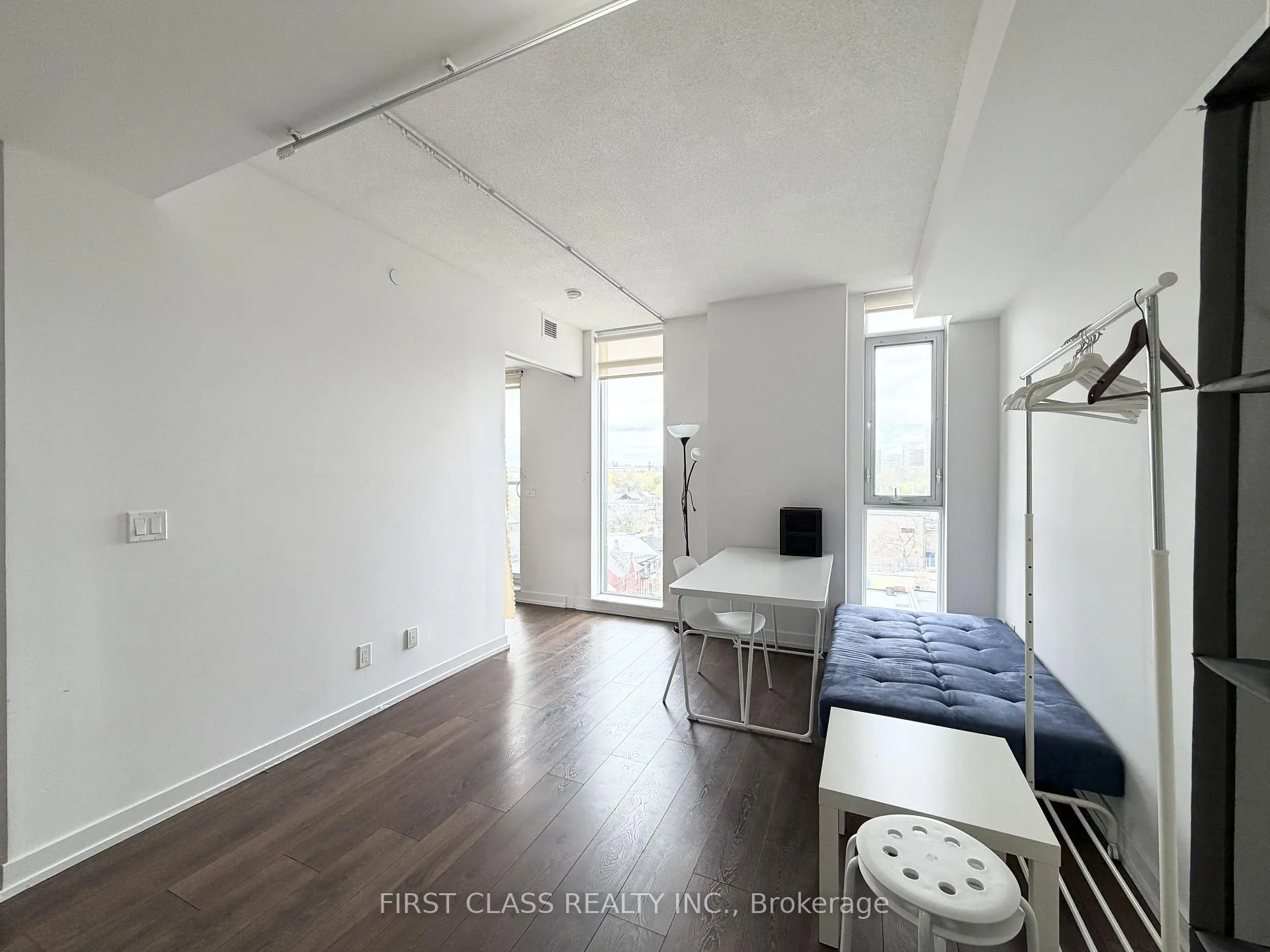 Photo 9 of Unit 823, 297 College Street, Toronto, Kensington-Chinatown — HOMEH