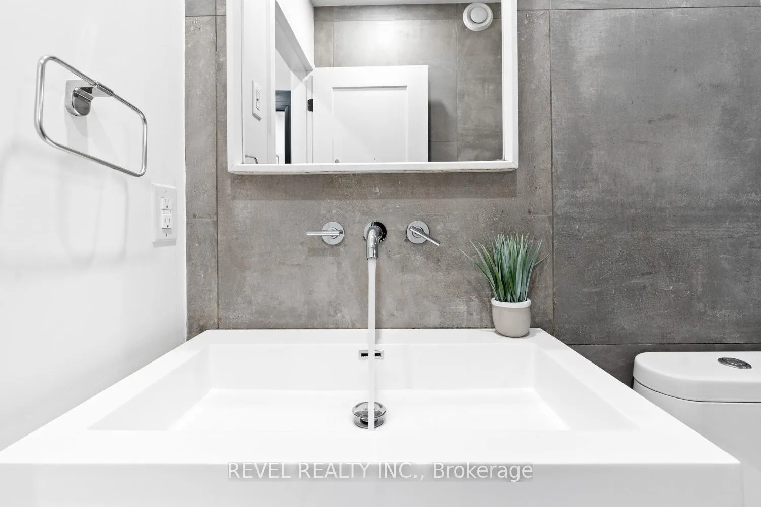 Photo 8 of Unit Lower, 89 Foxley Street, Toronto, Trinity-Bellwoods — HOMEH
