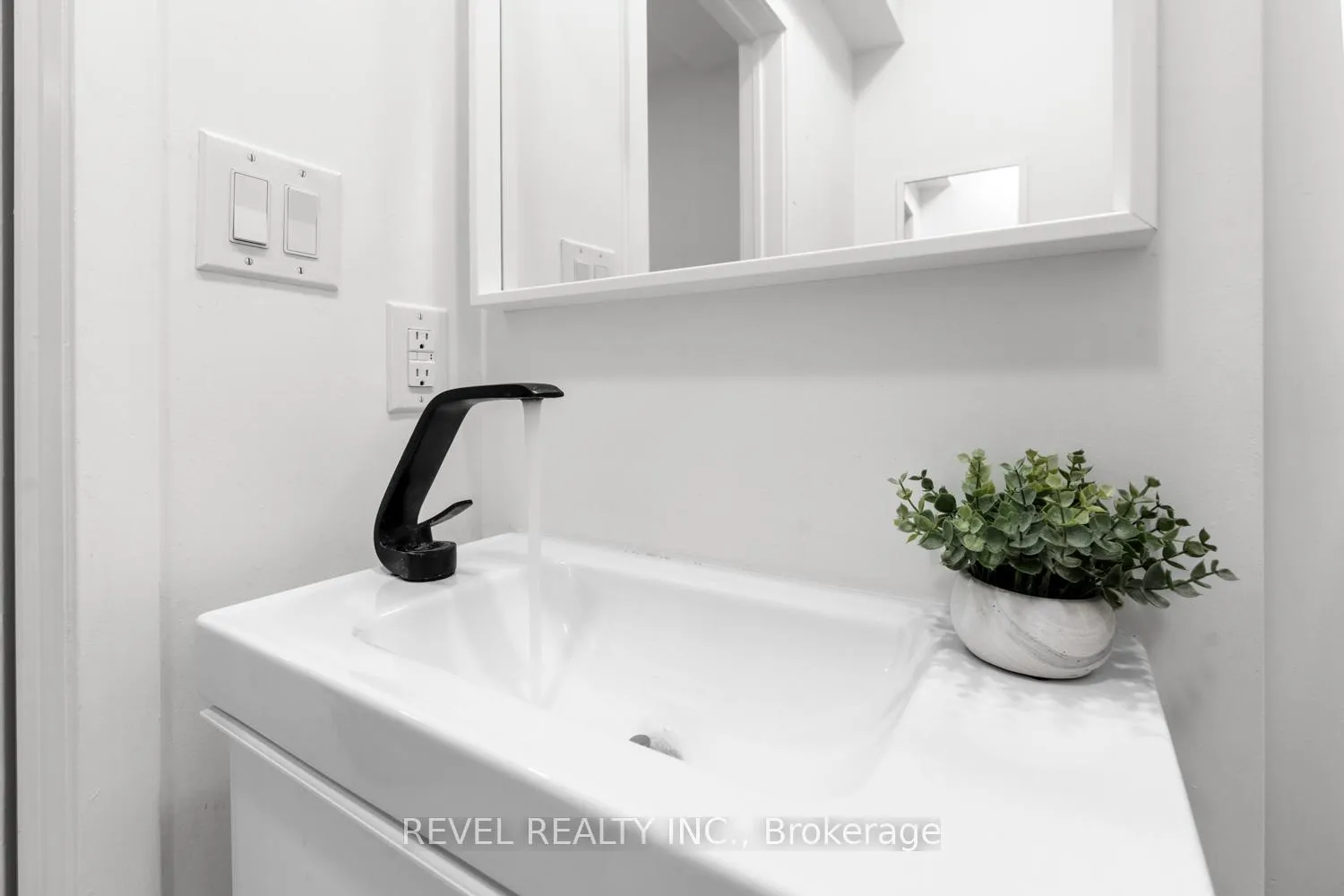 Photo 12 of Unit Lower, 89 Foxley Street, Toronto, Trinity-Bellwoods — HOMEH