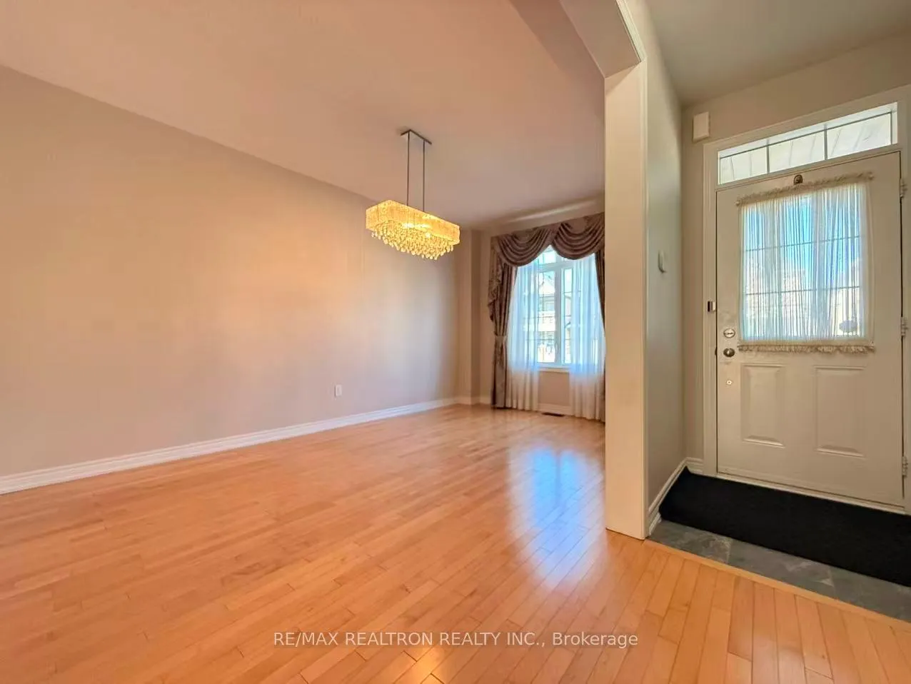 Photo 5 of 7 Hyacinth Street, Markham, Wismer — HOMEH