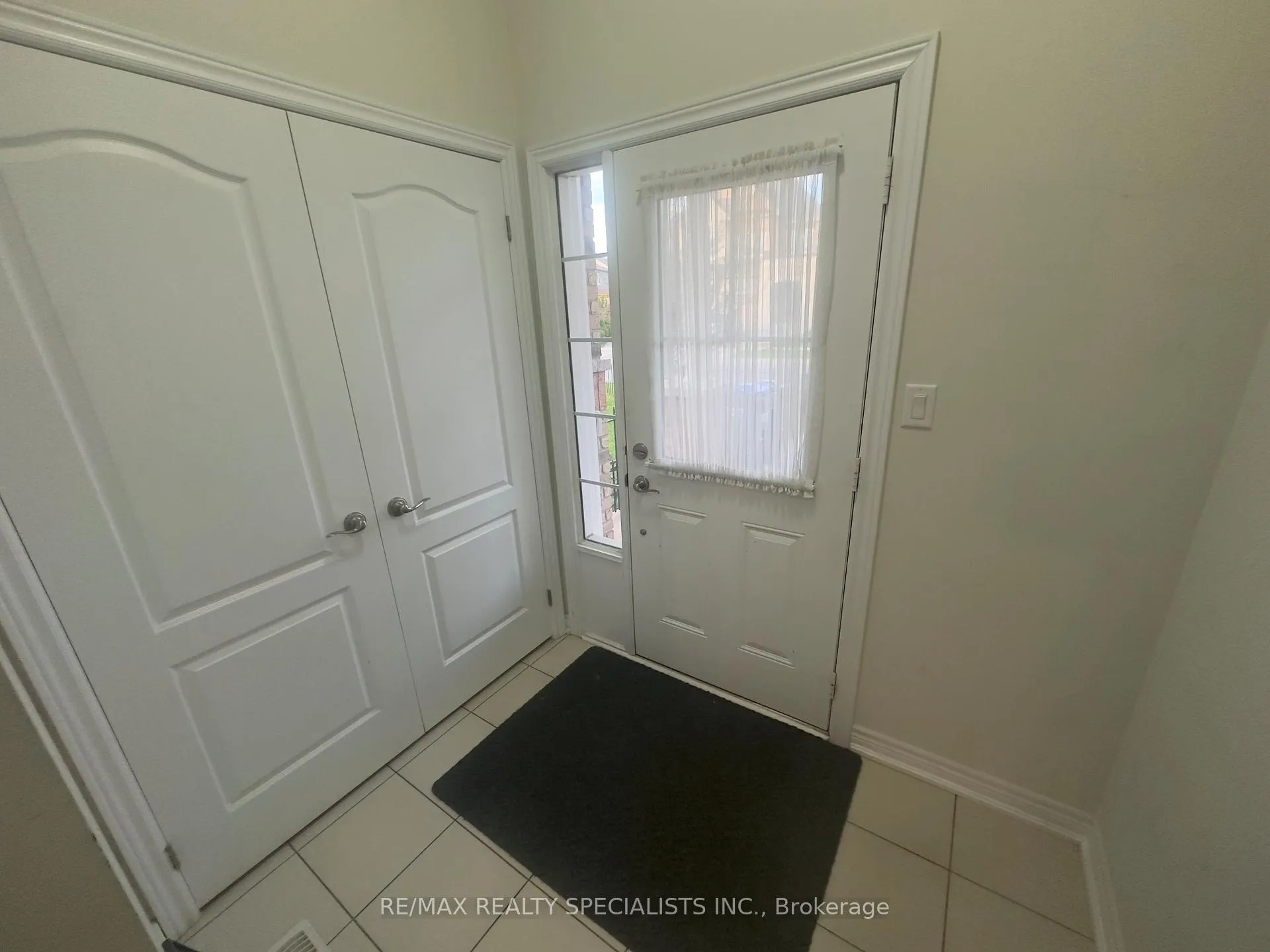 Photo 5 of Unit MAIN & 2ND, 90 Tundra Road, Caledon, Rural Caledon — HOMEH