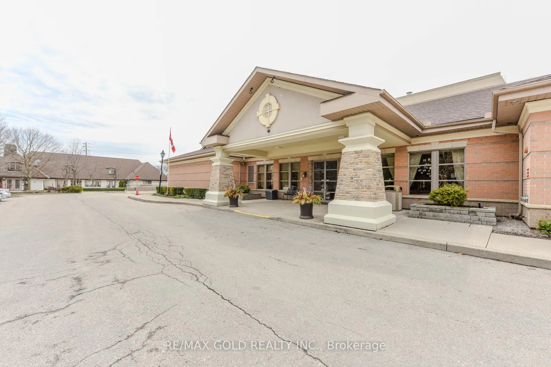 Photo 2 of Unit 2411, 100 Burloak Drive, Burlington, Appleby — HOMEH