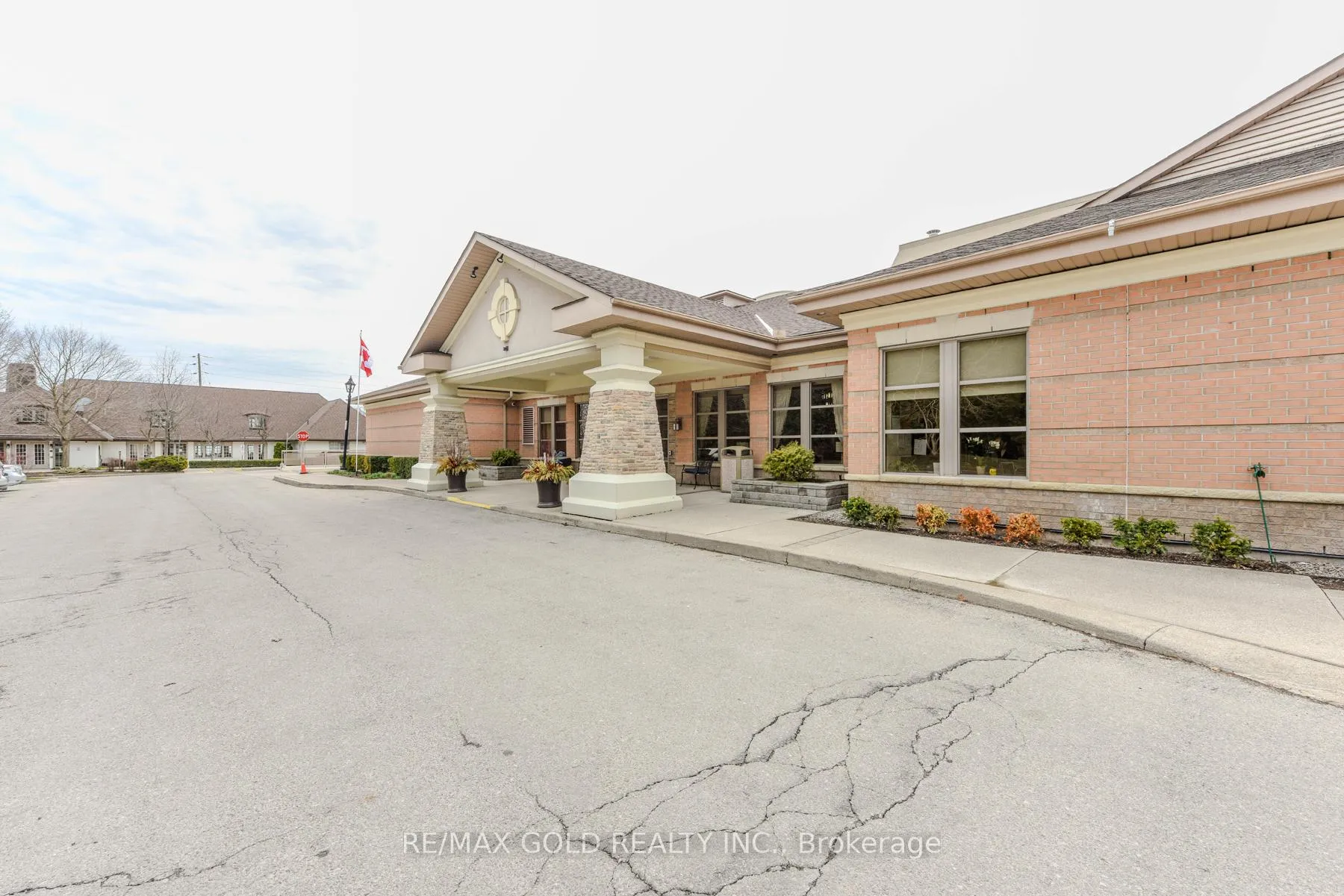 Photo 3 of Unit 2411, 100 Burloak Drive, Burlington, Appleby — HOMEH
