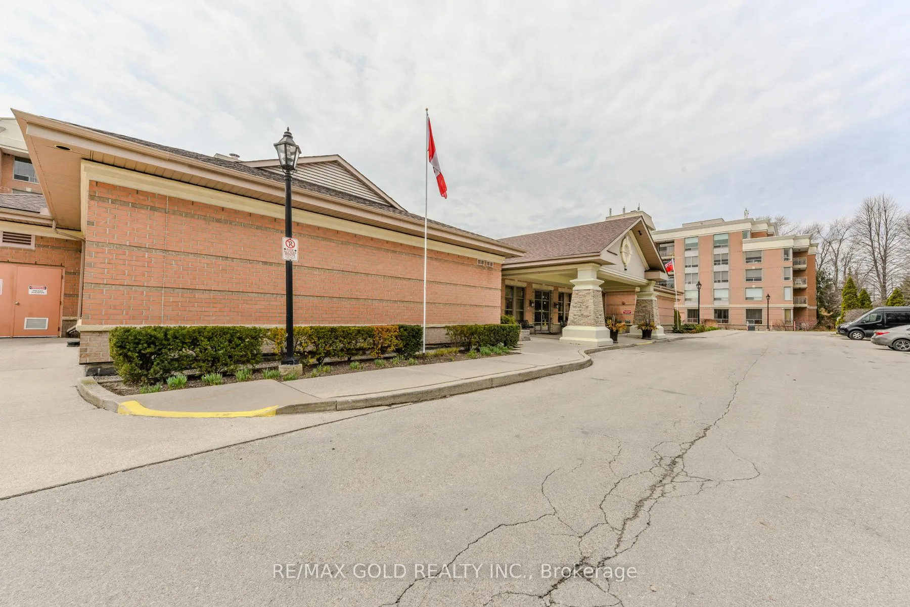 Photo 5 of Unit 2411, 100 Burloak Drive, Burlington, Appleby — HOMEH