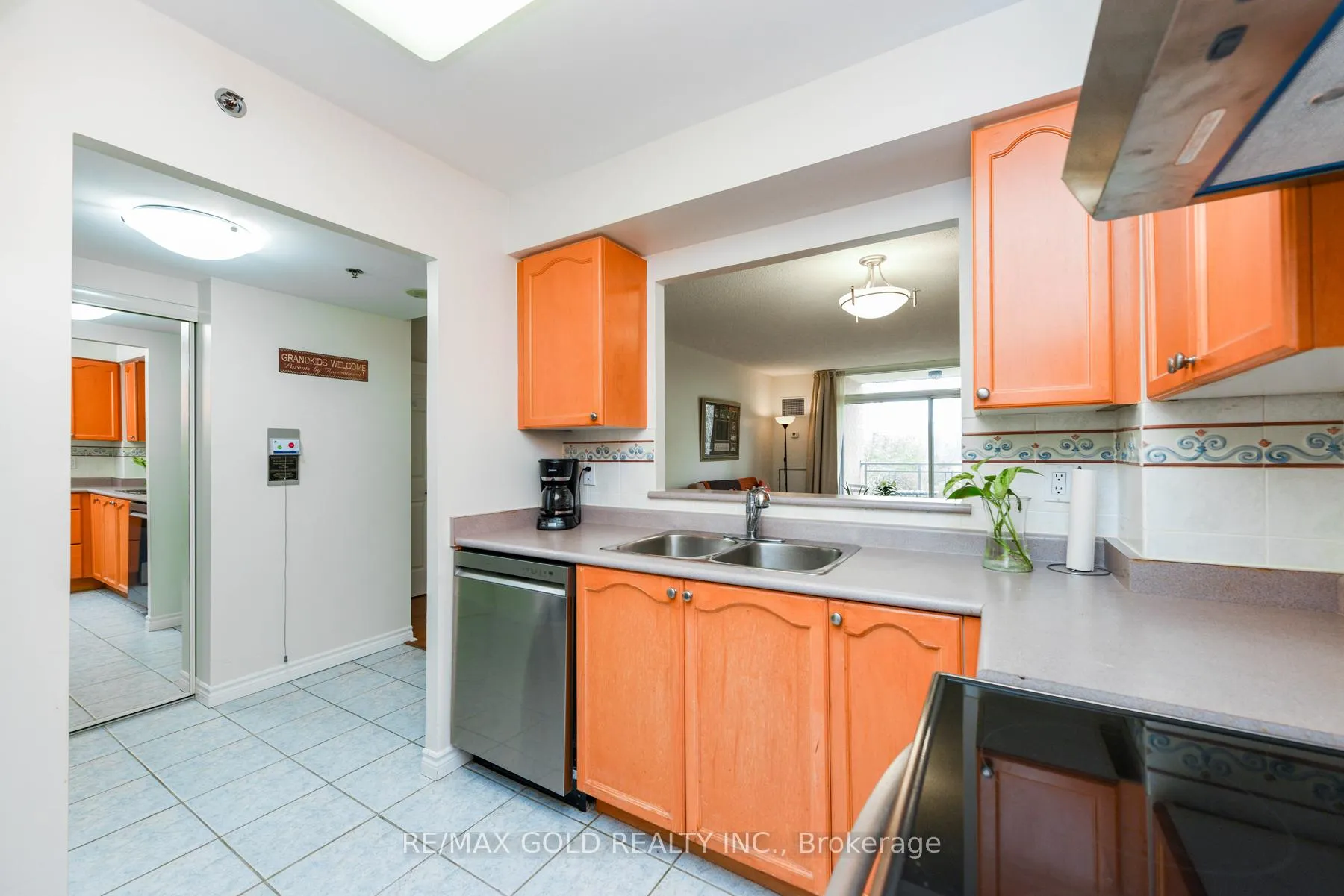 Photo 9 of Unit 2411, 100 Burloak Drive, Burlington, Appleby — HOMEH