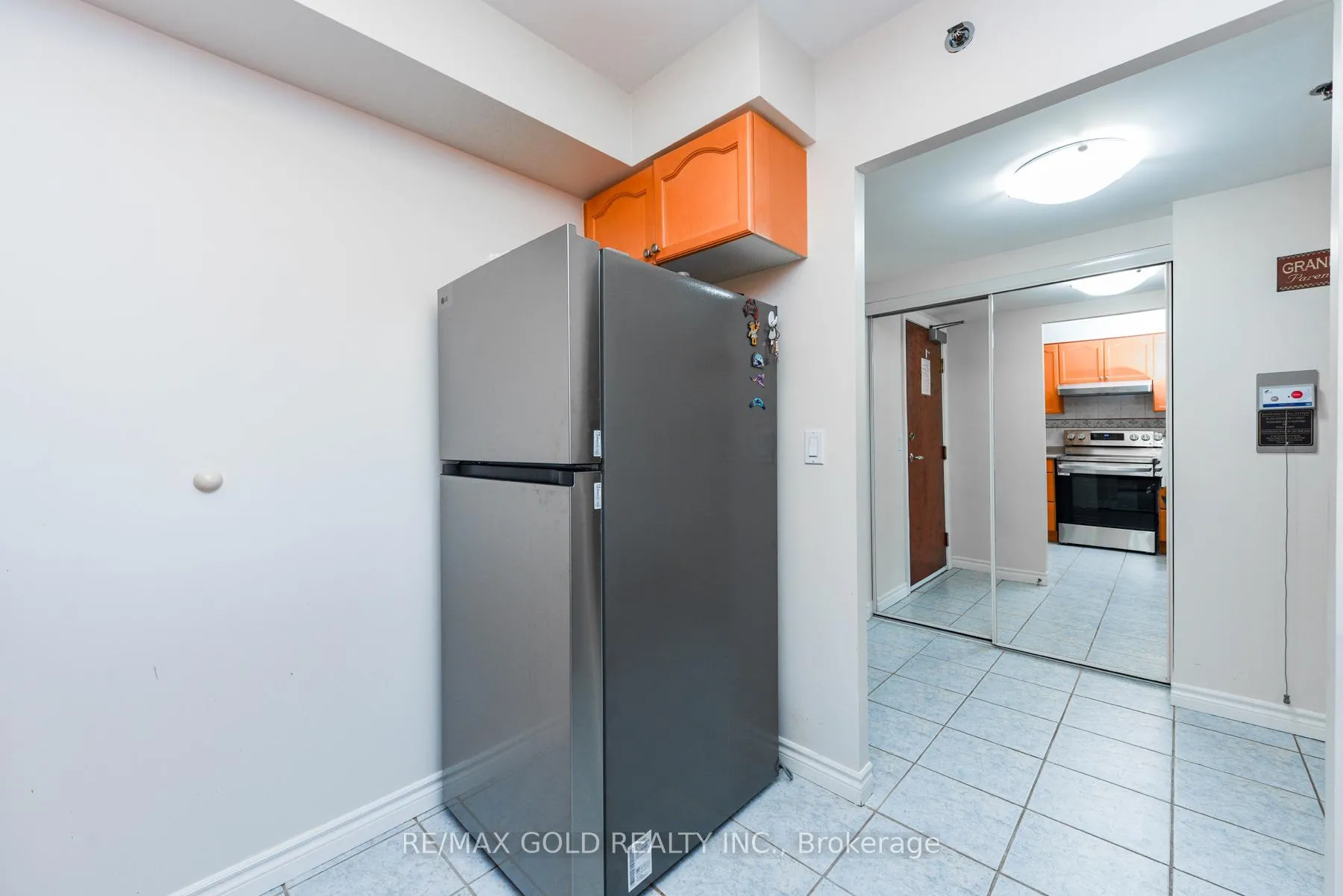 Photo 12 of Unit 2411, 100 Burloak Drive, Burlington, Appleby — HOMEH