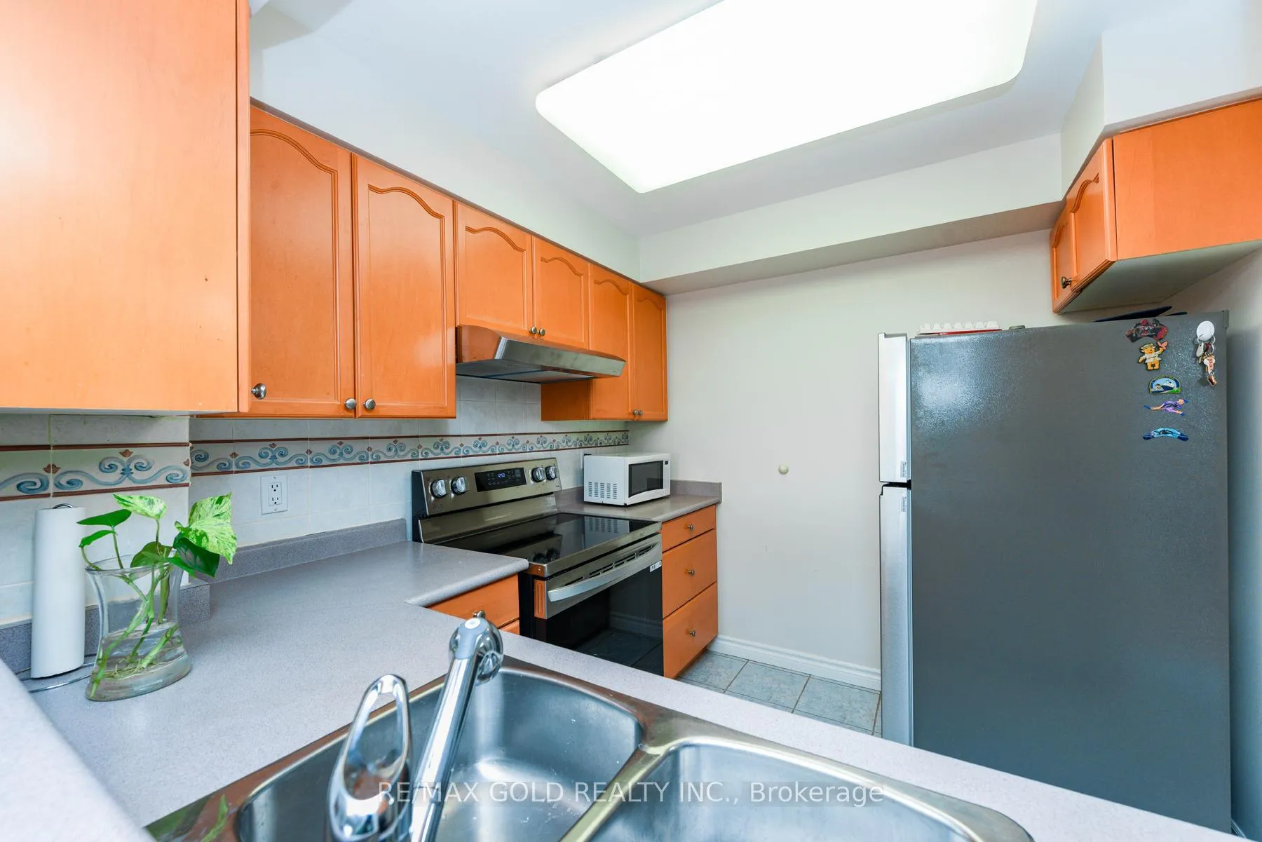Photo 13 of Unit 2411, 100 Burloak Drive, Burlington, Appleby — HOMEH
