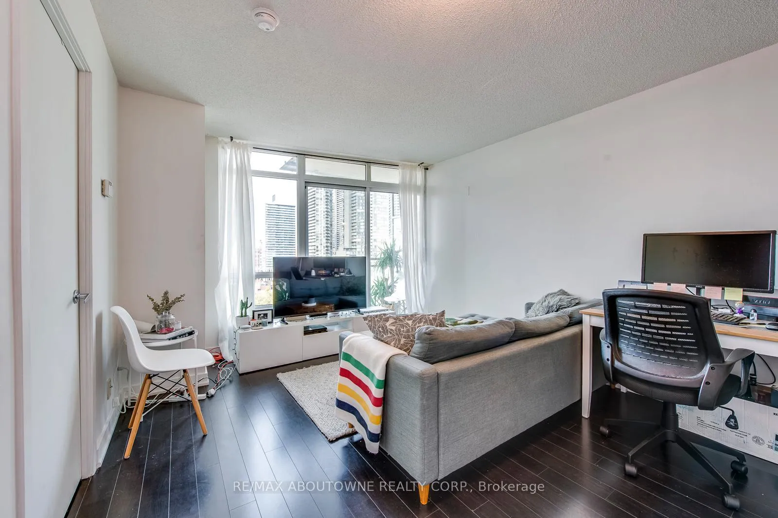 Photo 6 of Unit 1907, 397 Front Street, Toronto, Waterfront Communities — HOMEH