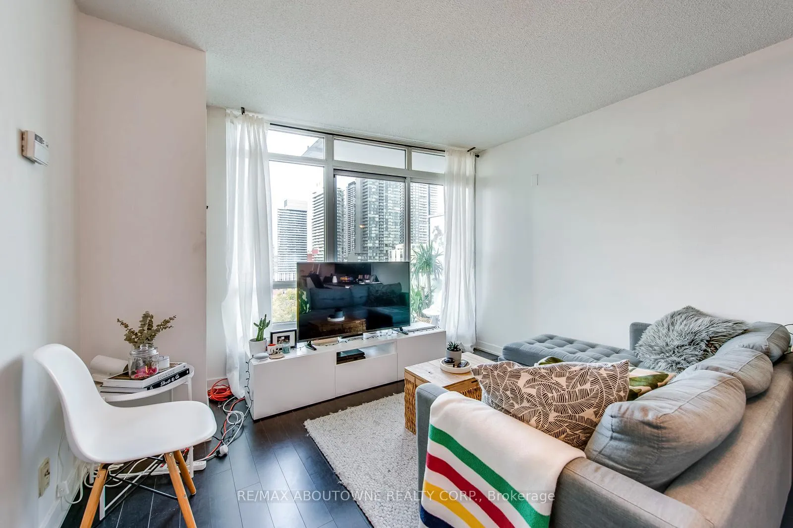 Photo 11 of Unit 1907, 397 Front Street, Toronto, Waterfront Communities — HOMEH