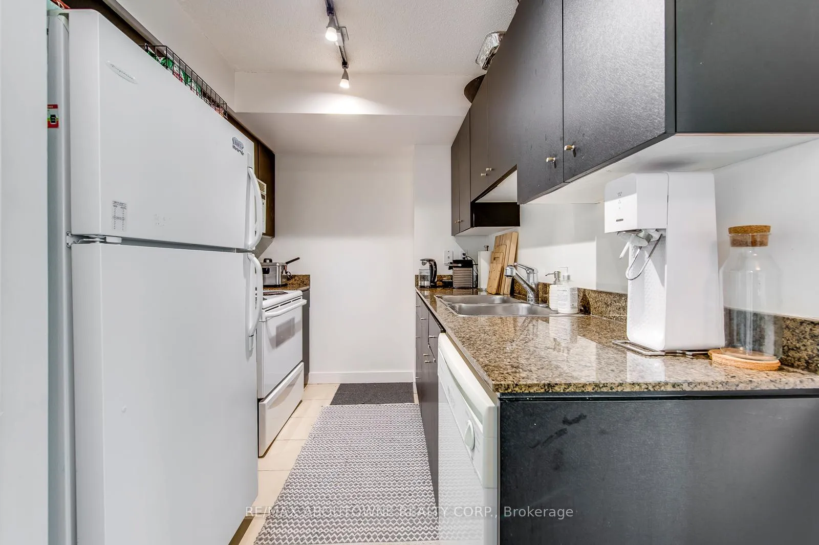 Photo 12 of Unit 1907, 397 Front Street, Toronto, Waterfront Communities — HOMEH