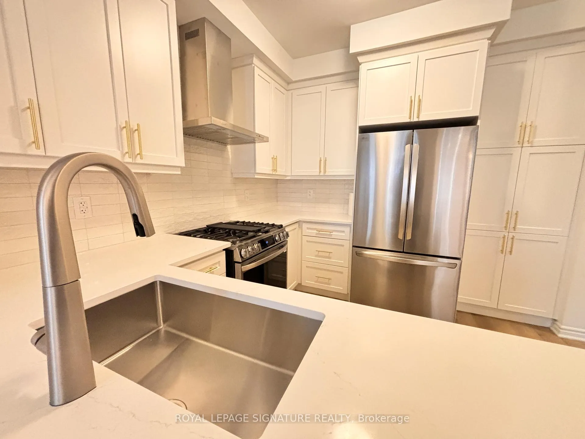 Photo 1 of 41 Pearen Lane, Barrie, Rural Barrie Southwest — HOMEH