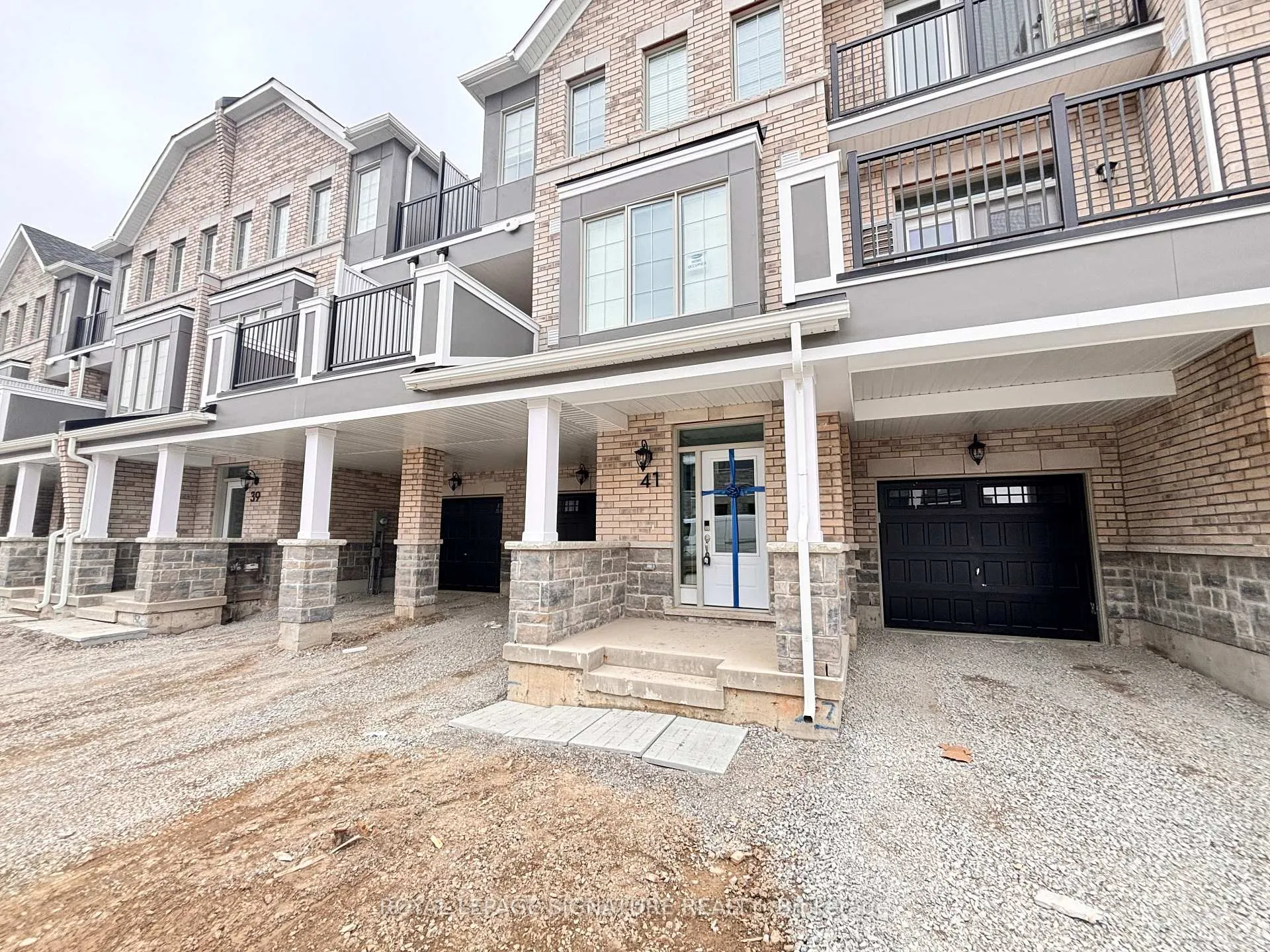 Photo 2 of 41 Pearen Lane, Barrie, Rural Barrie Southwest — HOMEH