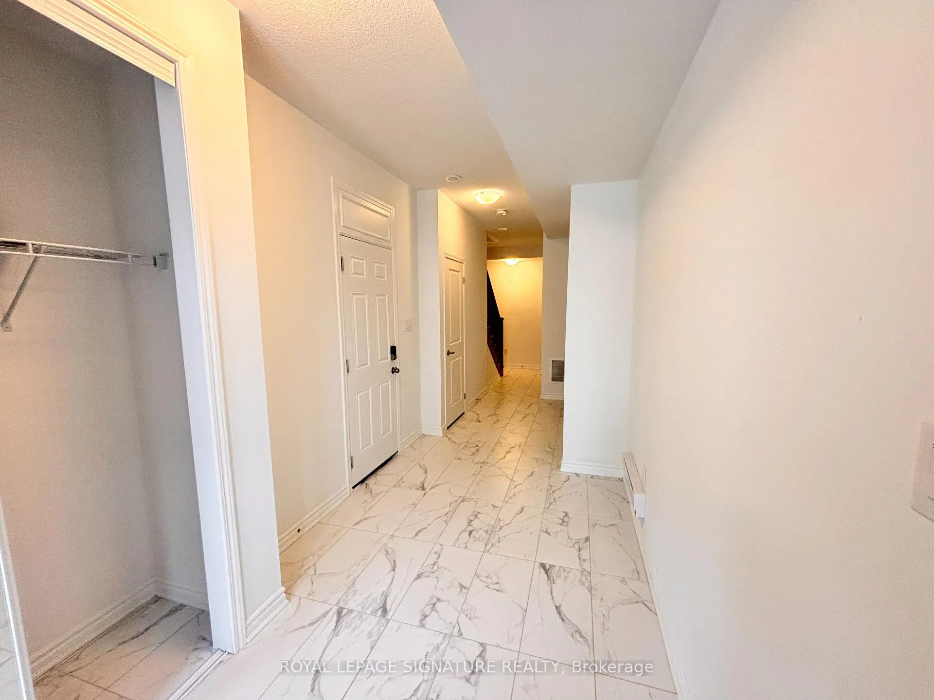 Photo 3 of 41 Pearen Lane, Barrie, Rural Barrie Southwest — HOMEH
