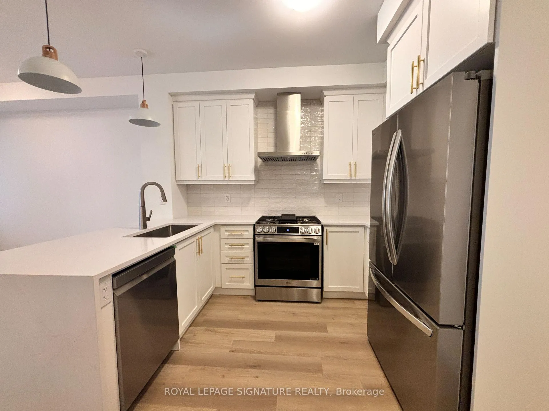 Photo 13 of 41 Pearen Lane, Barrie, Rural Barrie Southwest — HOMEH