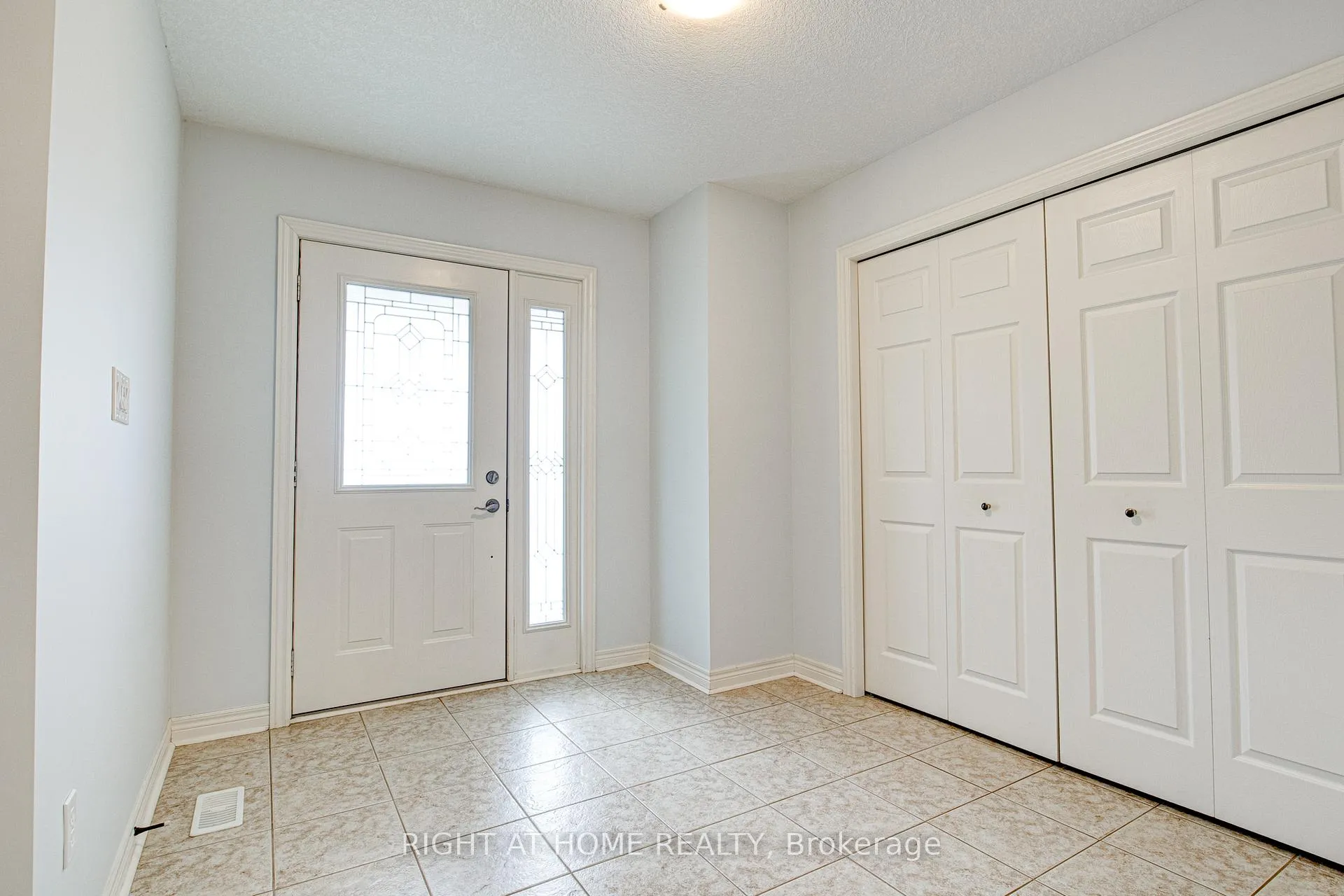 Photo 5 of 46 McArthur Drive, Guelph, Pineridge/Westminster Woods — HOMEH