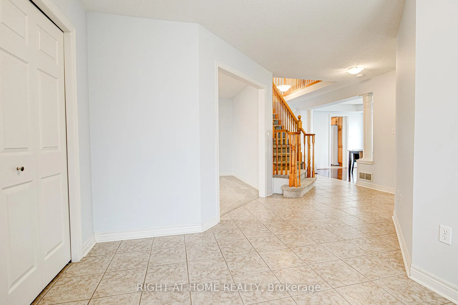 Photo 7 of 46 McArthur Drive, Guelph, Pineridge/Westminster Woods — HOMEH