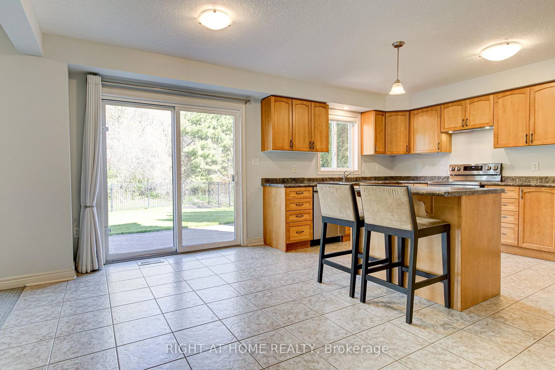 Photo 14 of 46 McArthur Drive, Guelph, Pineridge/Westminster Woods — HOMEH