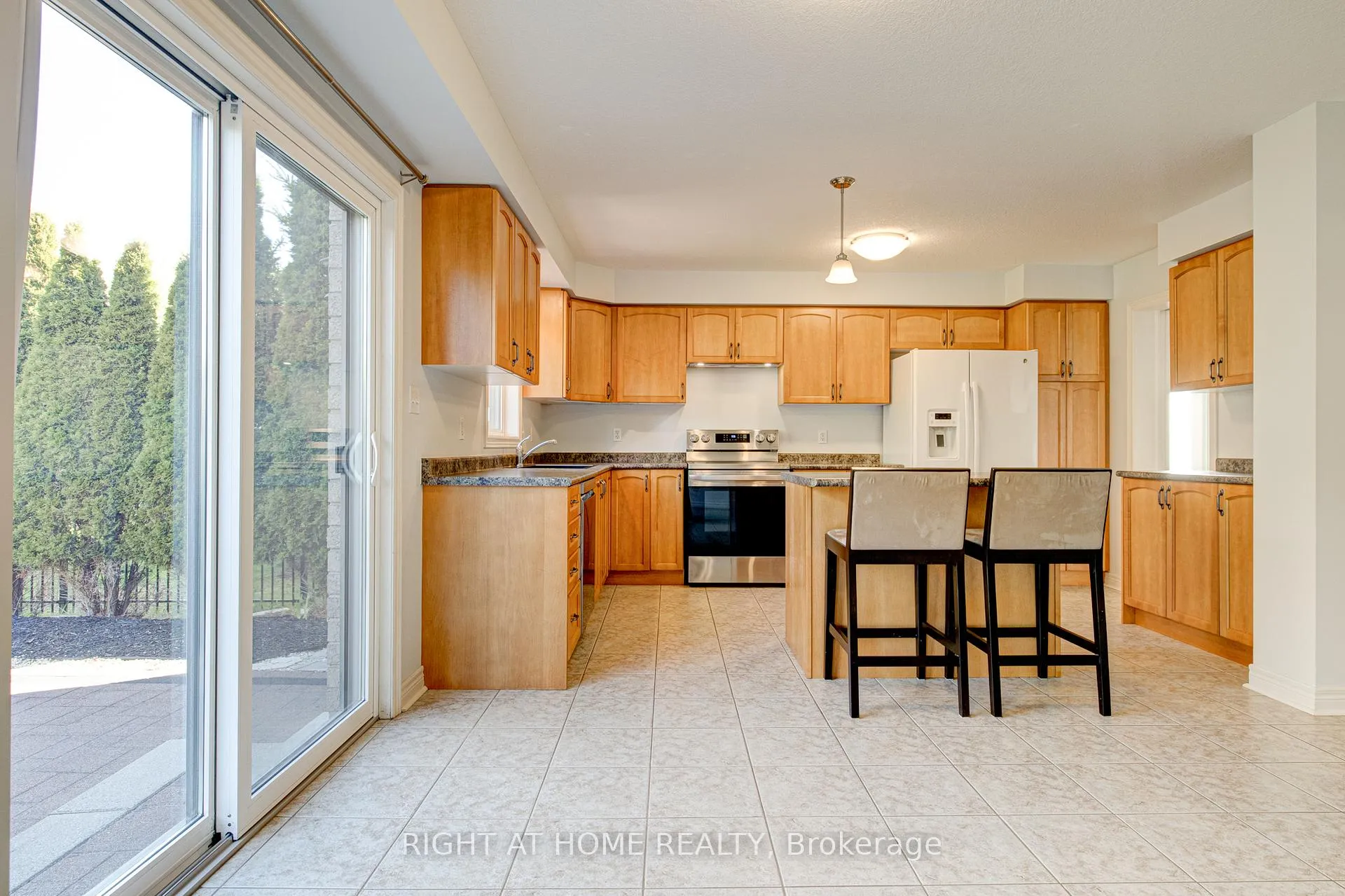 Photo 15 of 46 McArthur Drive, Guelph, Pineridge/Westminster Woods — HOMEH