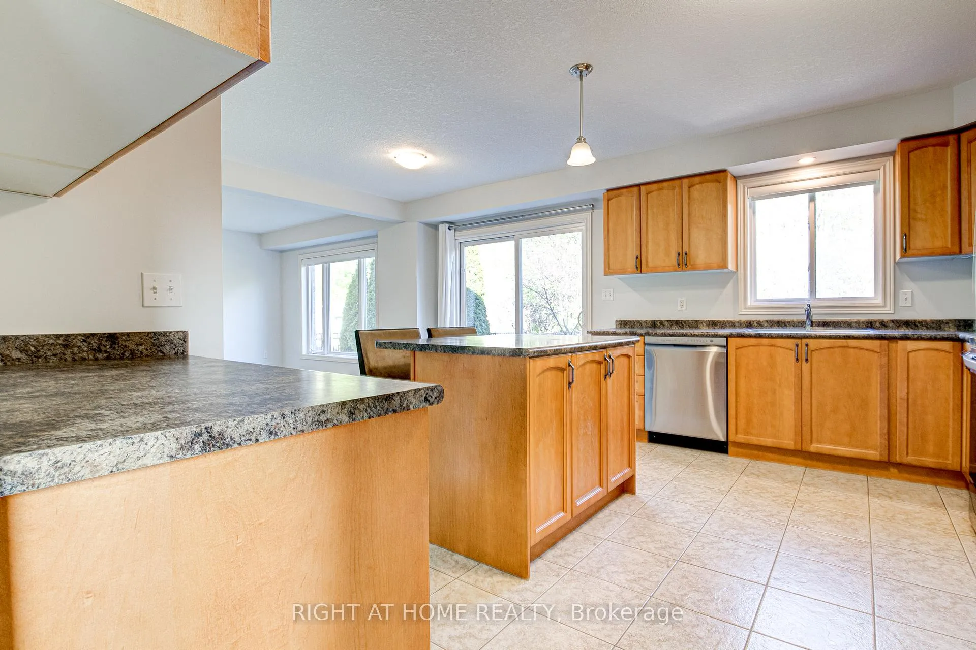 Photo 16 of 46 McArthur Drive, Guelph, Pineridge/Westminster Woods — HOMEH