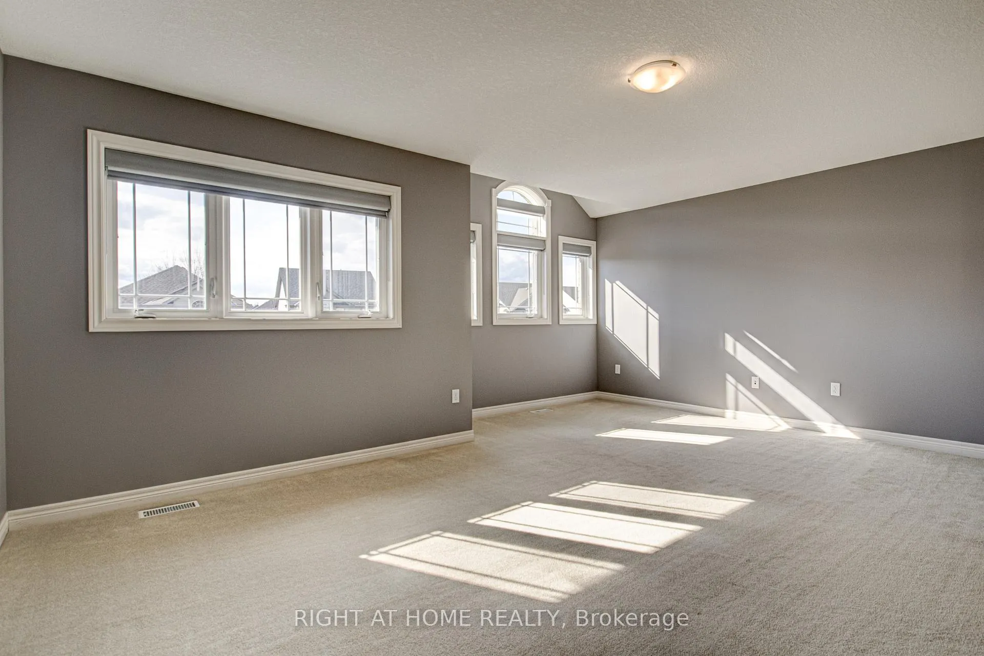 Photo 22 of 46 McArthur Drive, Guelph, Pineridge/Westminster Woods — HOMEH