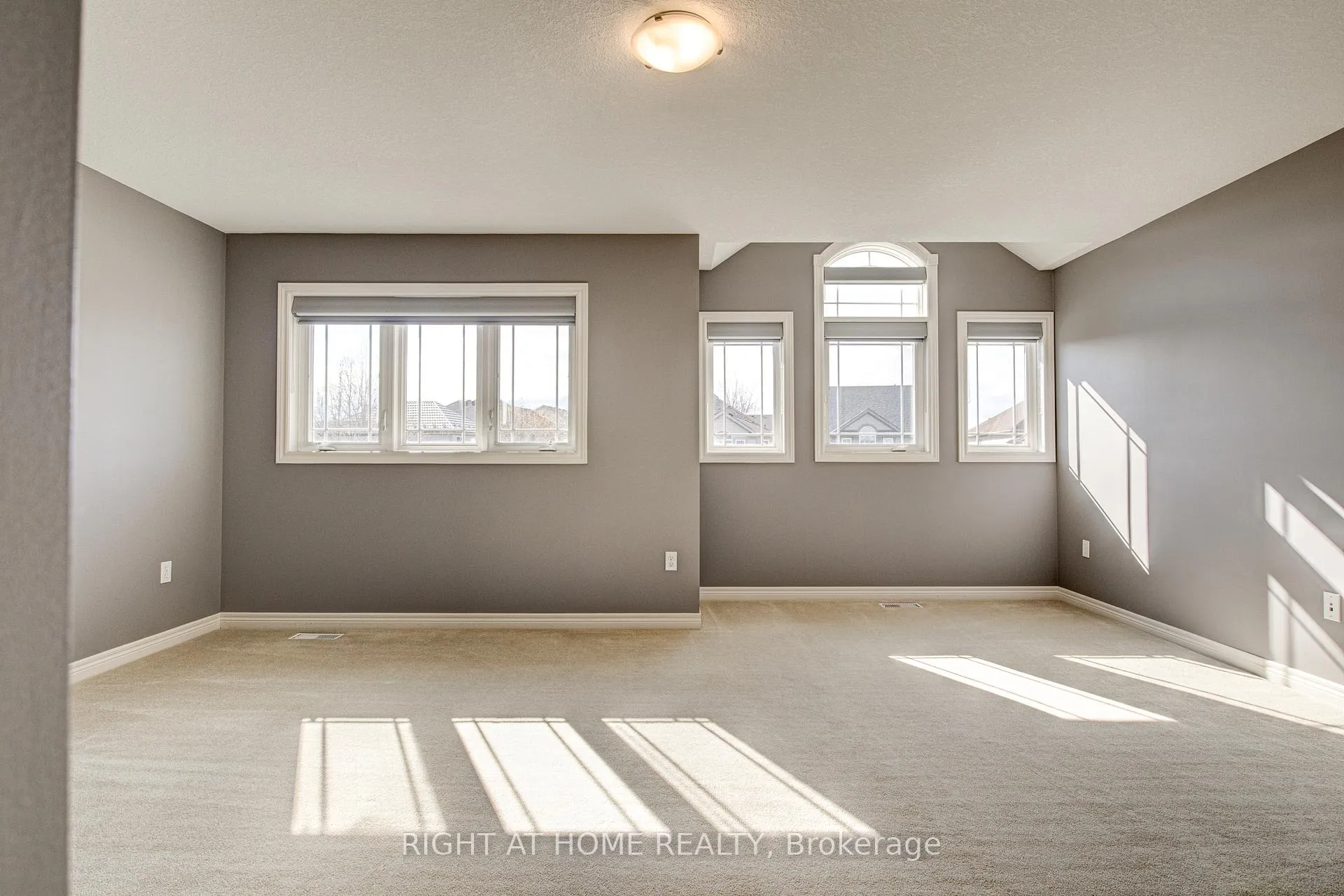 Photo 23 of 46 McArthur Drive, Guelph, Pineridge/Westminster Woods — HOMEH