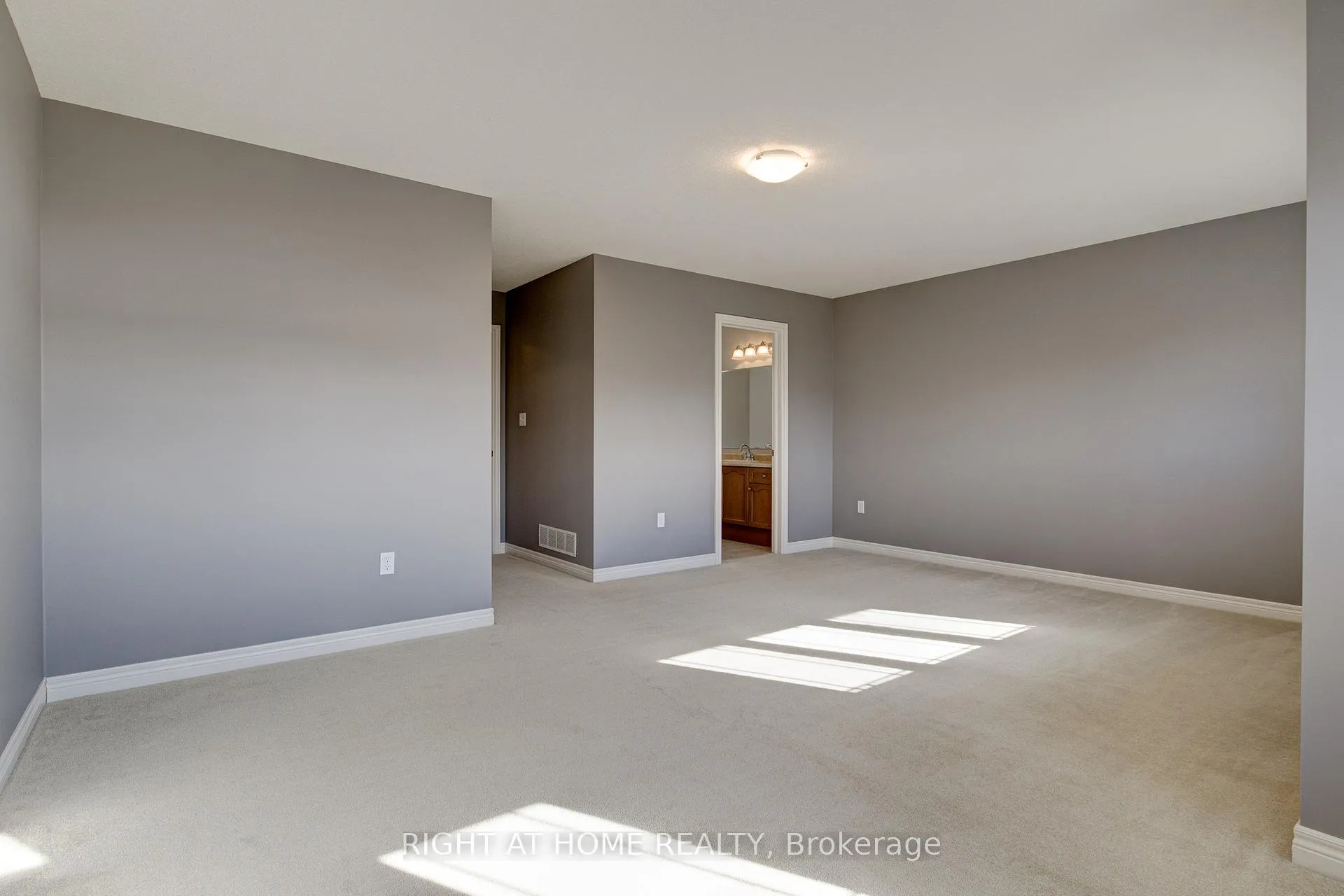 Photo 25 of 46 McArthur Drive, Guelph, Pineridge/Westminster Woods — HOMEH