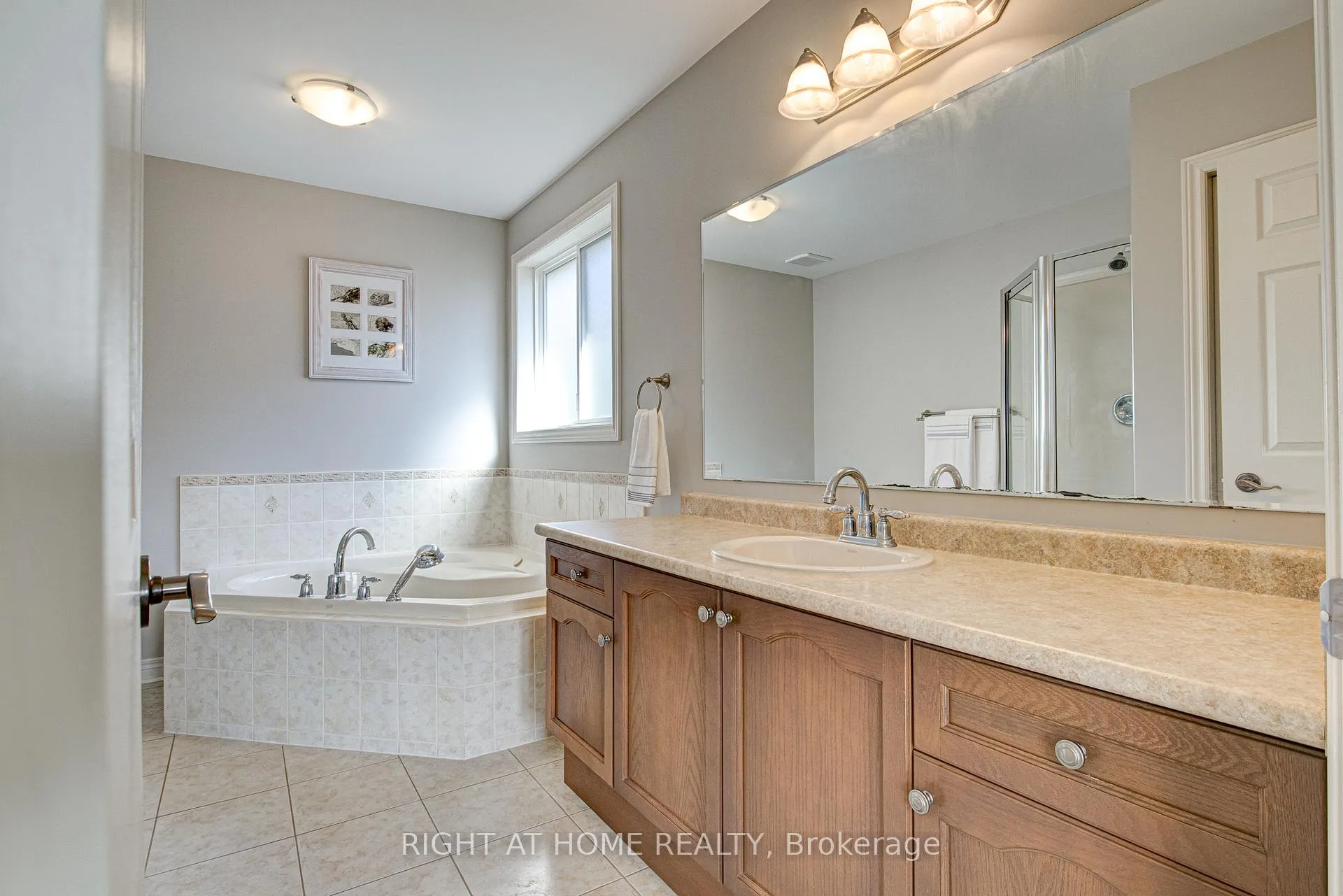 Photo 26 of 46 McArthur Drive, Guelph, Pineridge/Westminster Woods — HOMEH