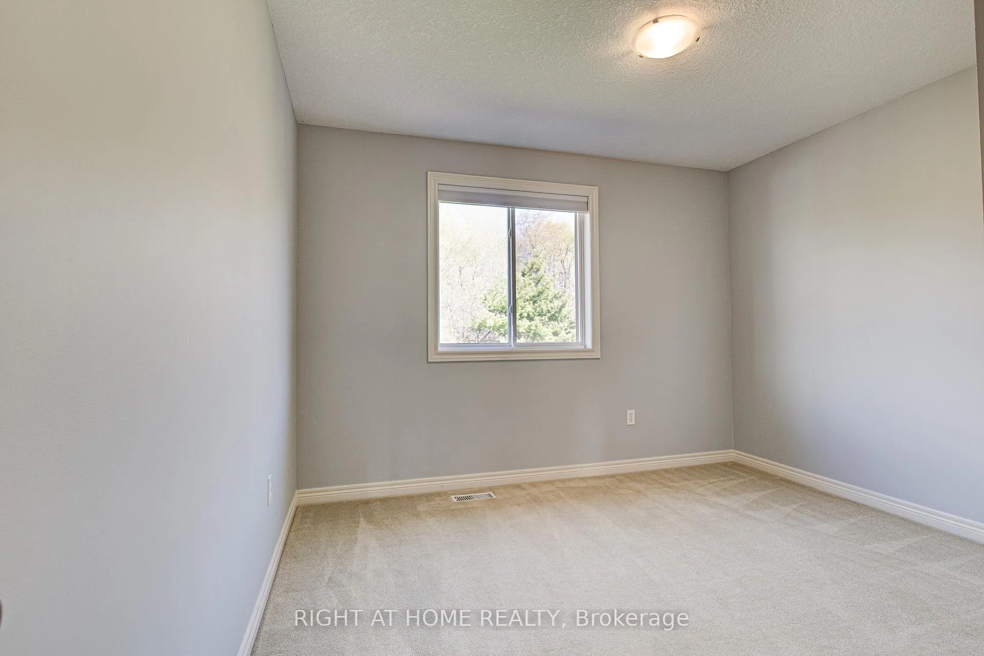 Photo 27 of 46 McArthur Drive, Guelph, Pineridge/Westminster Woods — HOMEH