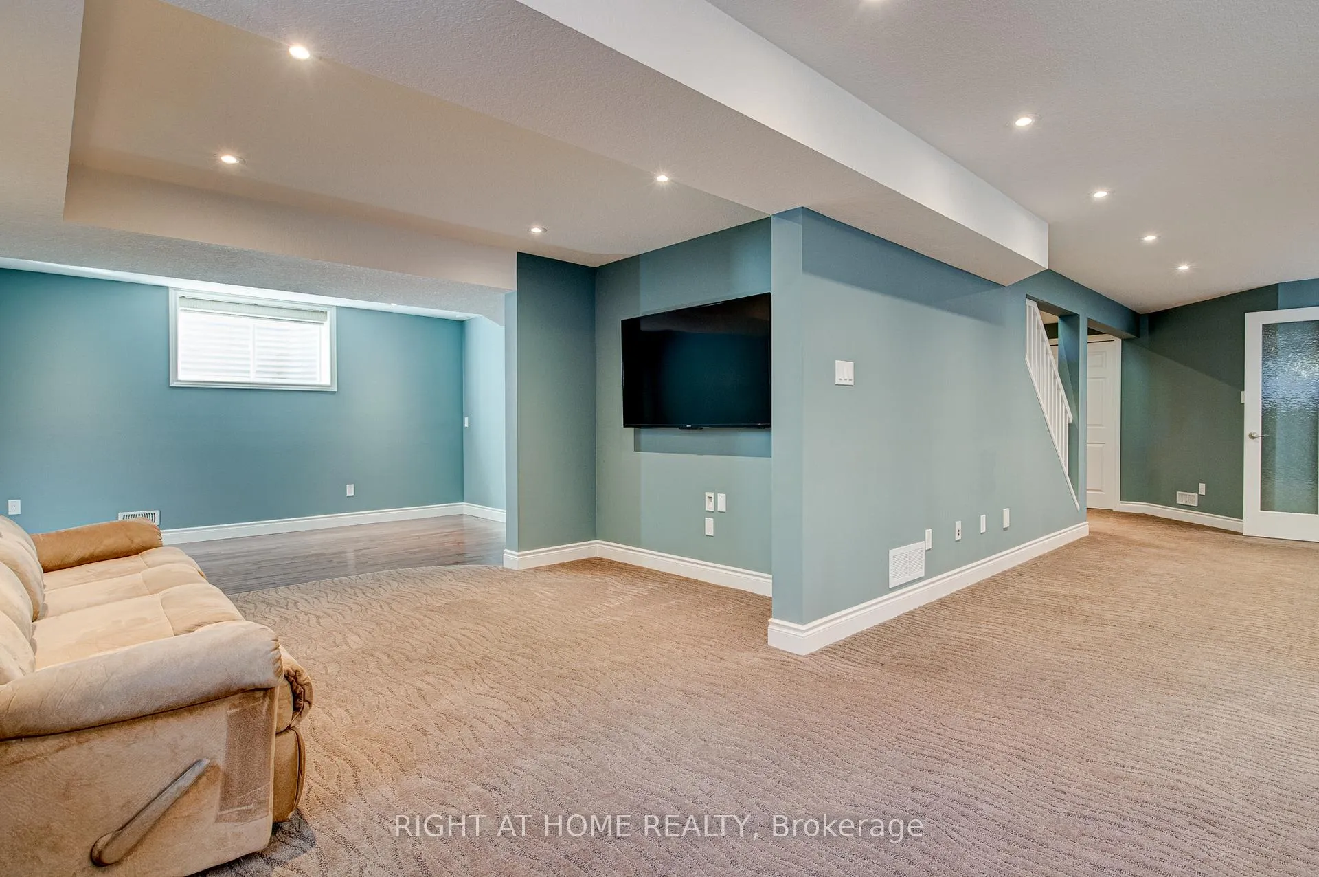 Photo 36 of 46 McArthur Drive, Guelph, Pineridge/Westminster Woods — HOMEH