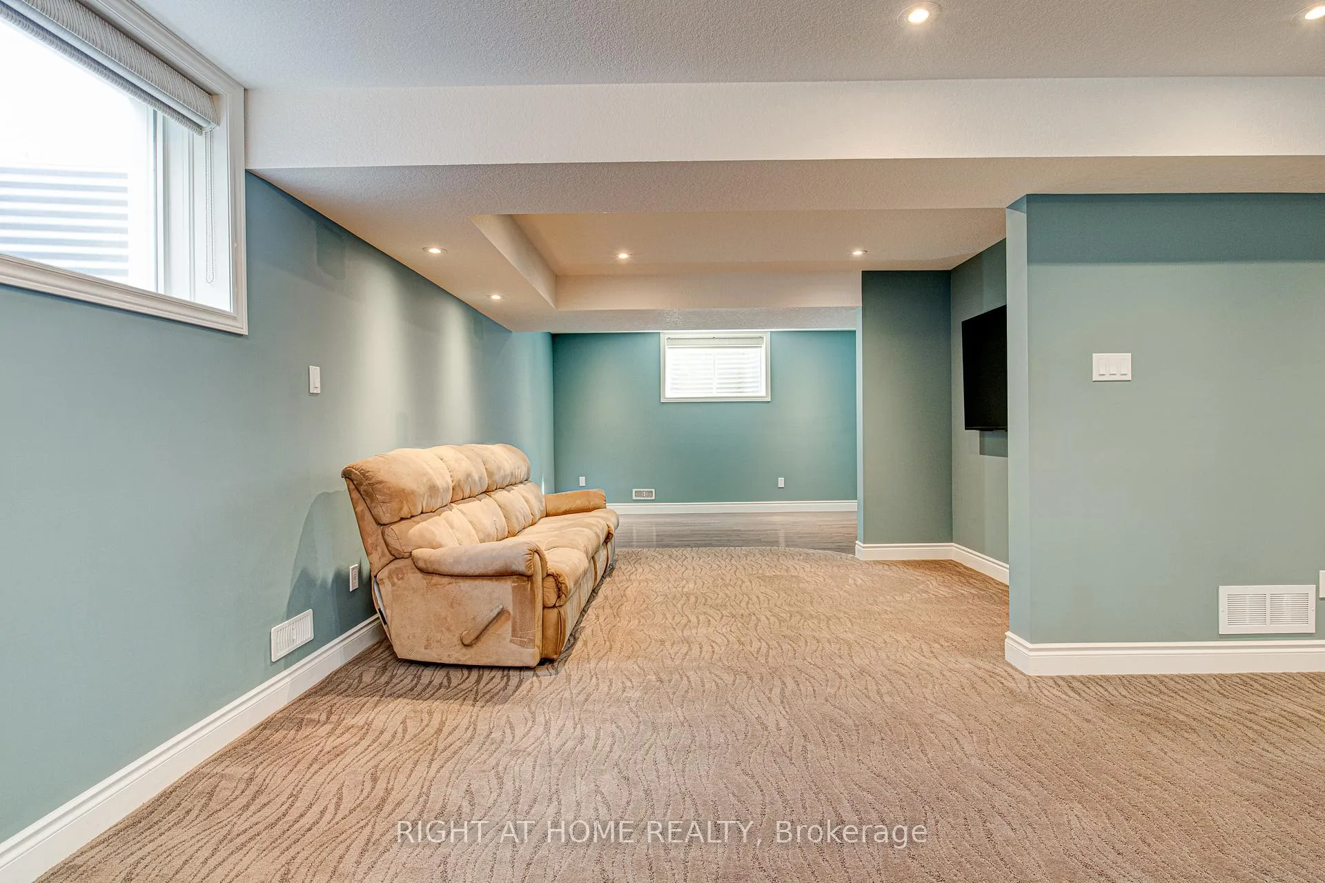 Photo 37 of 46 McArthur Drive, Guelph, Pineridge/Westminster Woods — HOMEH