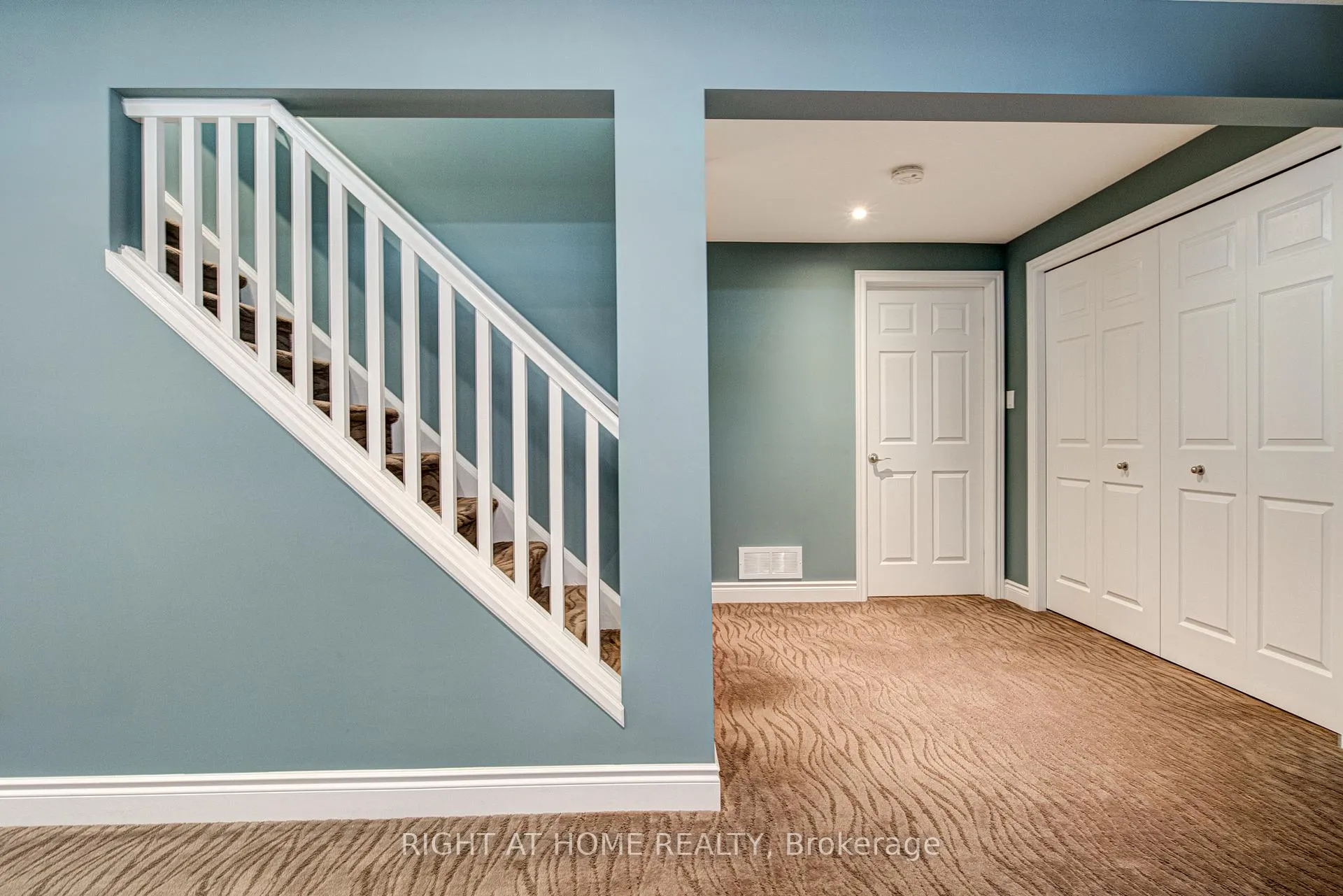 Photo 38 of 46 McArthur Drive, Guelph, Pineridge/Westminster Woods — HOMEH
