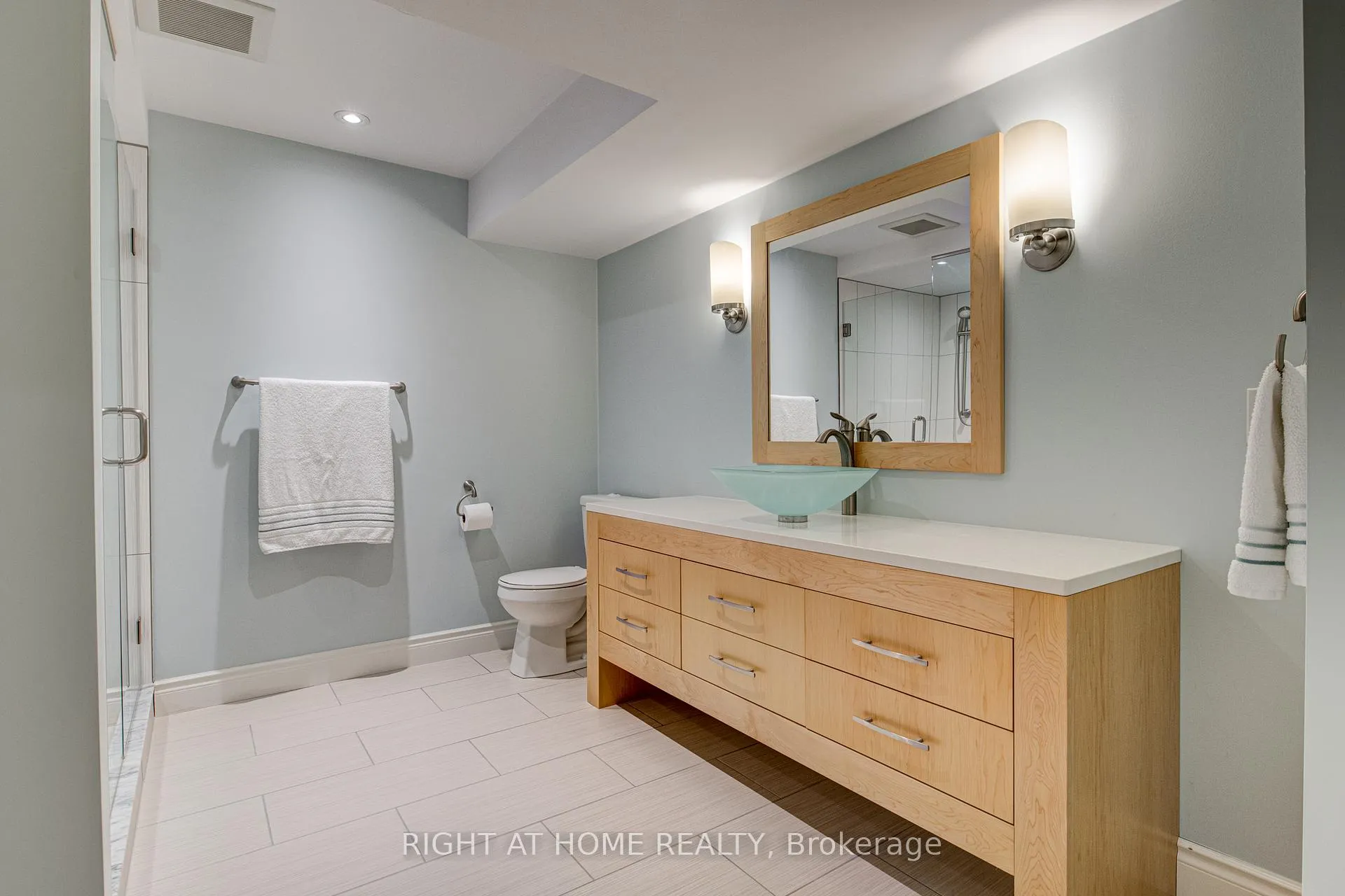 Photo 42 of 46 McArthur Drive, Guelph, Pineridge/Westminster Woods — HOMEH