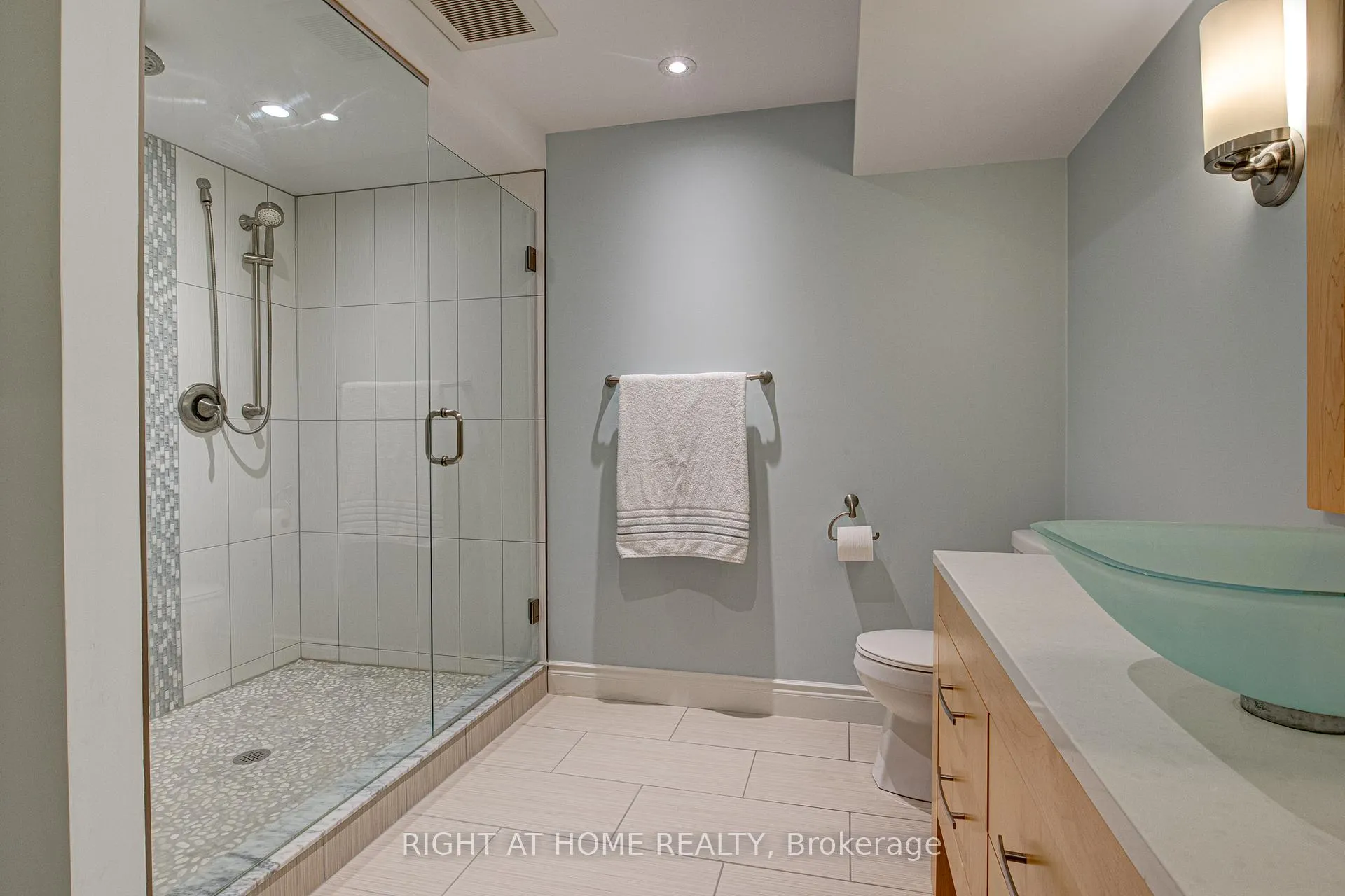 Photo 43 of 46 McArthur Drive, Guelph, Pineridge/Westminster Woods — HOMEH