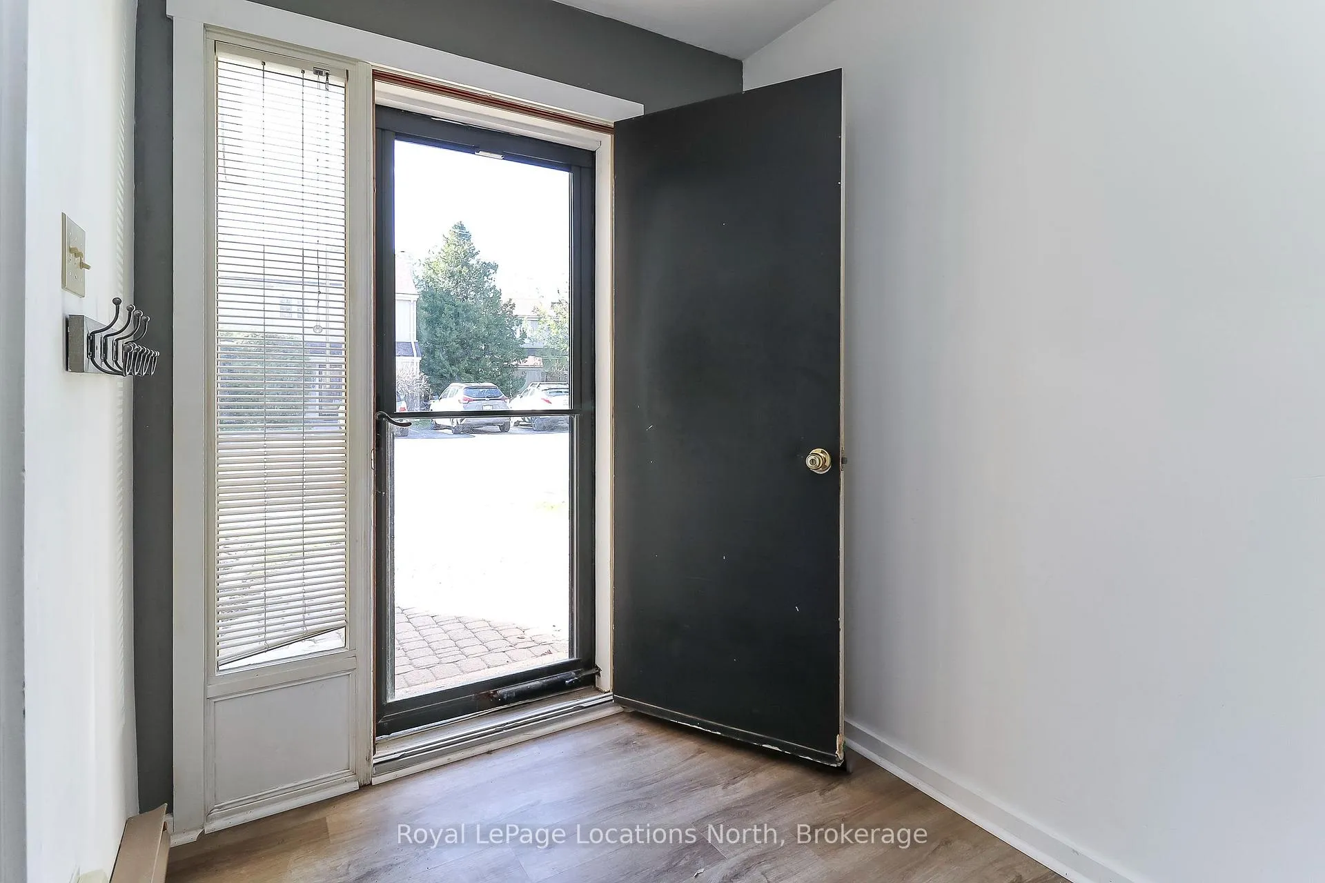 Photo 5 of 22 Dawson Drive, Collingwood — HOMEH