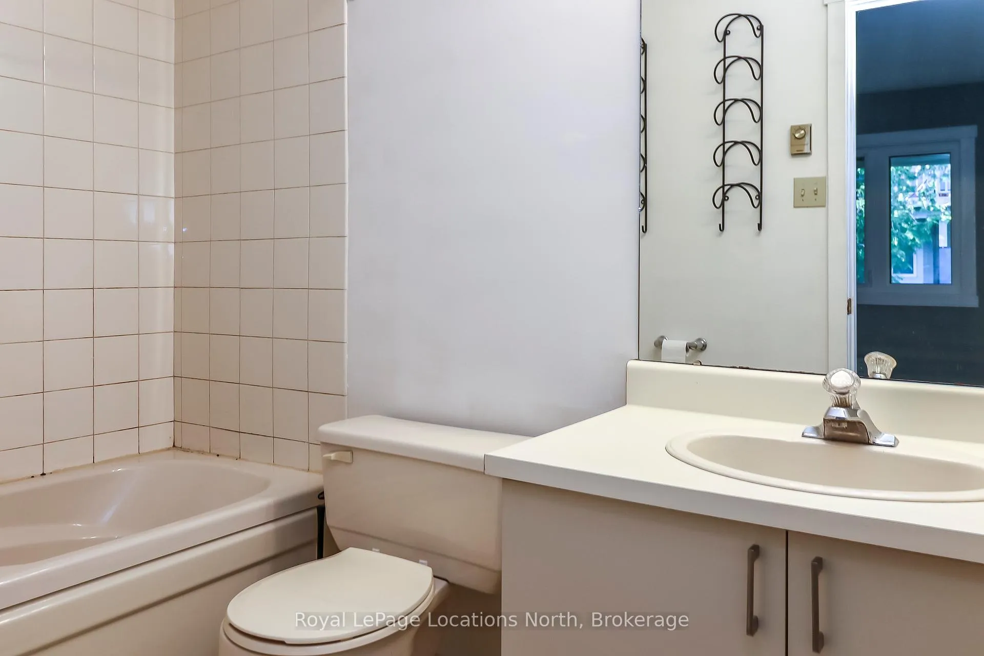 Photo 7 of 22 Dawson Drive, Collingwood — HOMEH