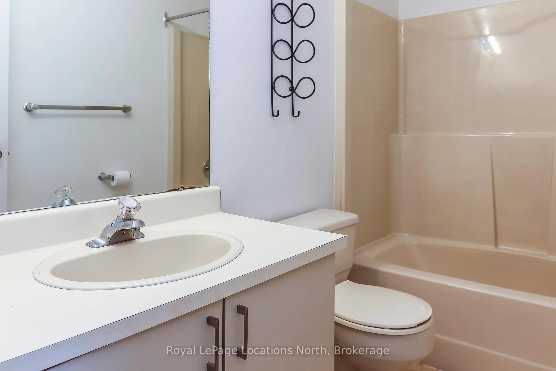 Photo 9 of 22 Dawson Drive, Collingwood — HOMEH