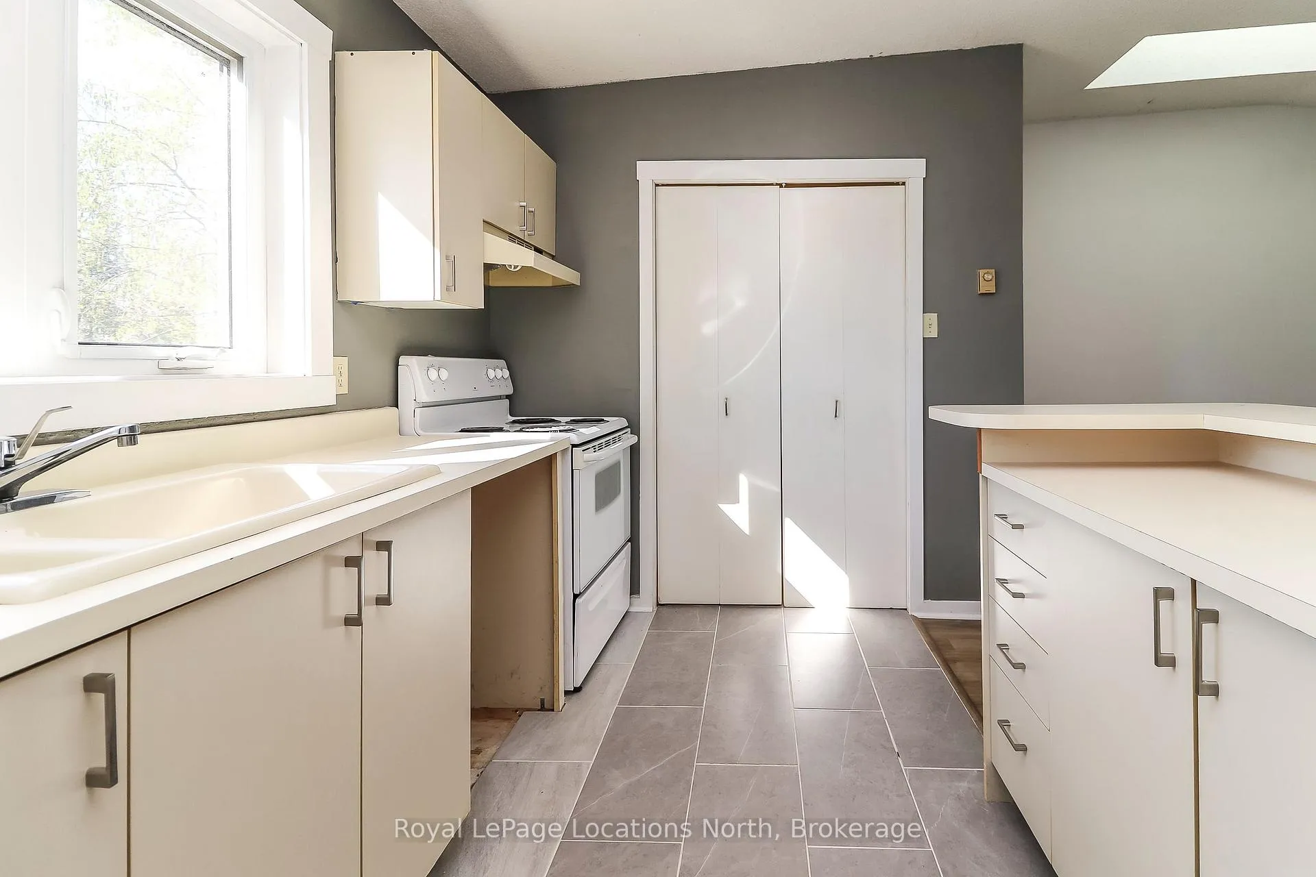 Photo 18 of 22 Dawson Drive, Collingwood — HOMEH
