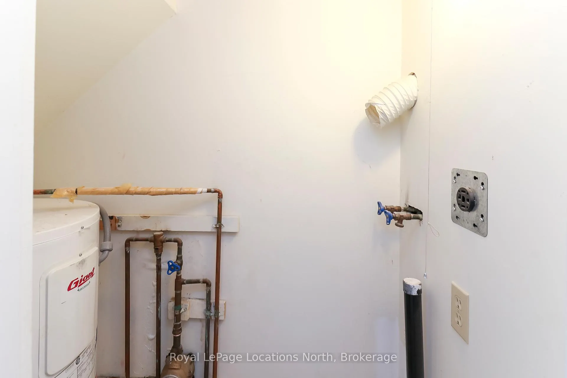 Photo 25 of 22 Dawson Drive, Collingwood — HOMEH