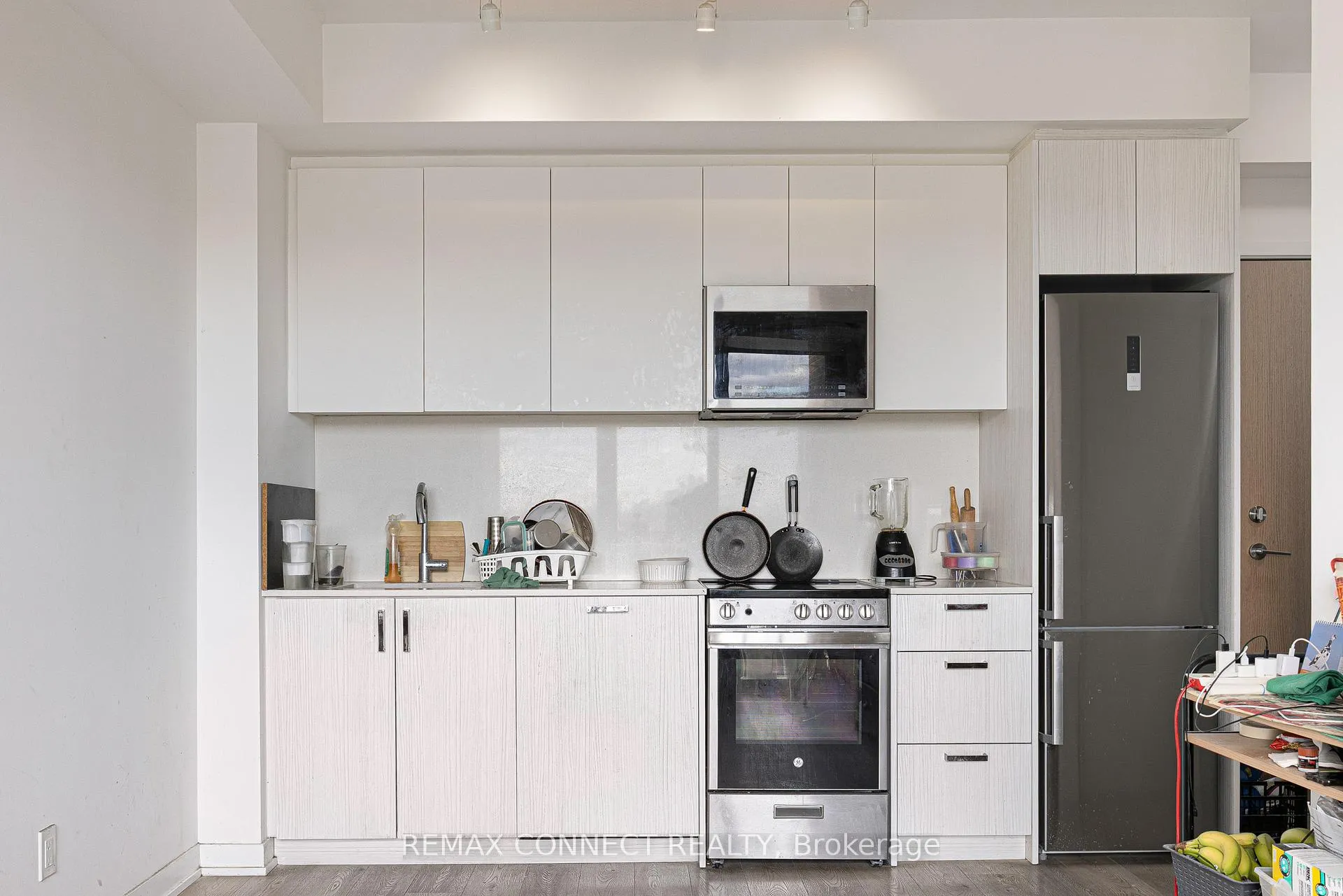 Photo 10 of Unit 818, 1787 St Clair Avenue W, Toronto, Weston-Pellam Park — HOMEH